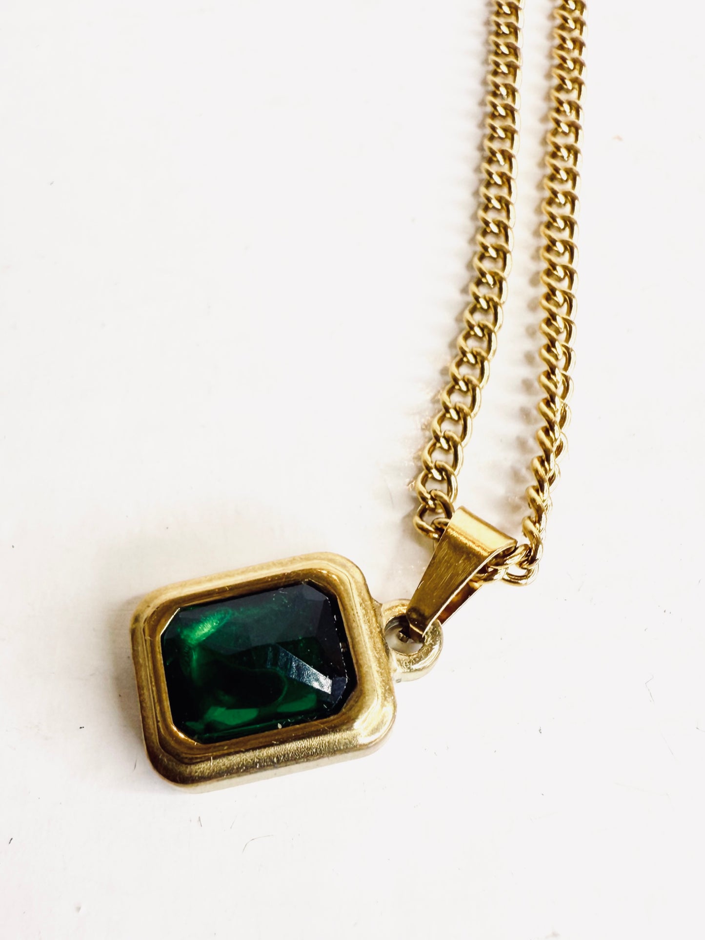 Collana con pietra smeraldo
