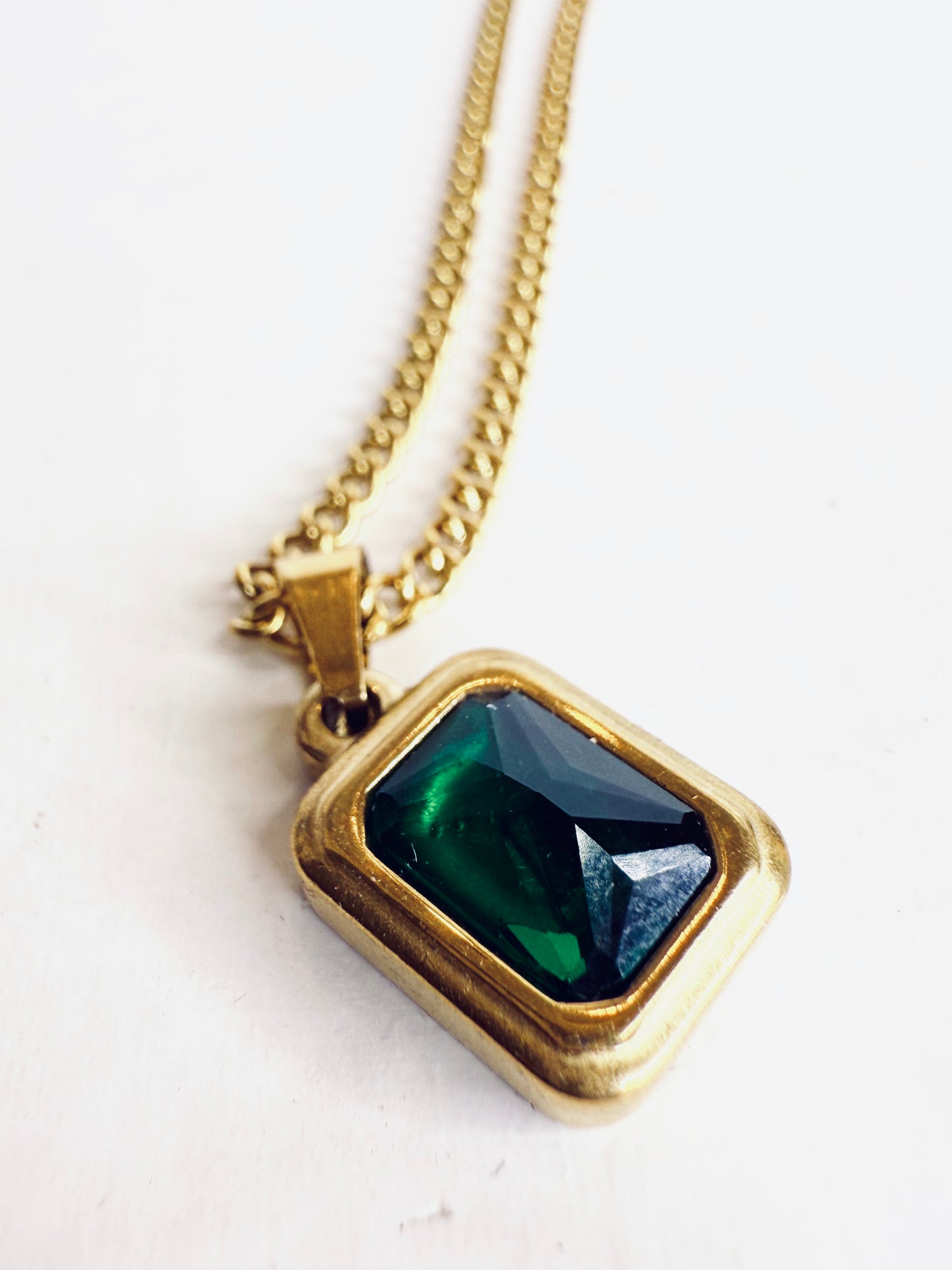 Collana con pietra smeraldo