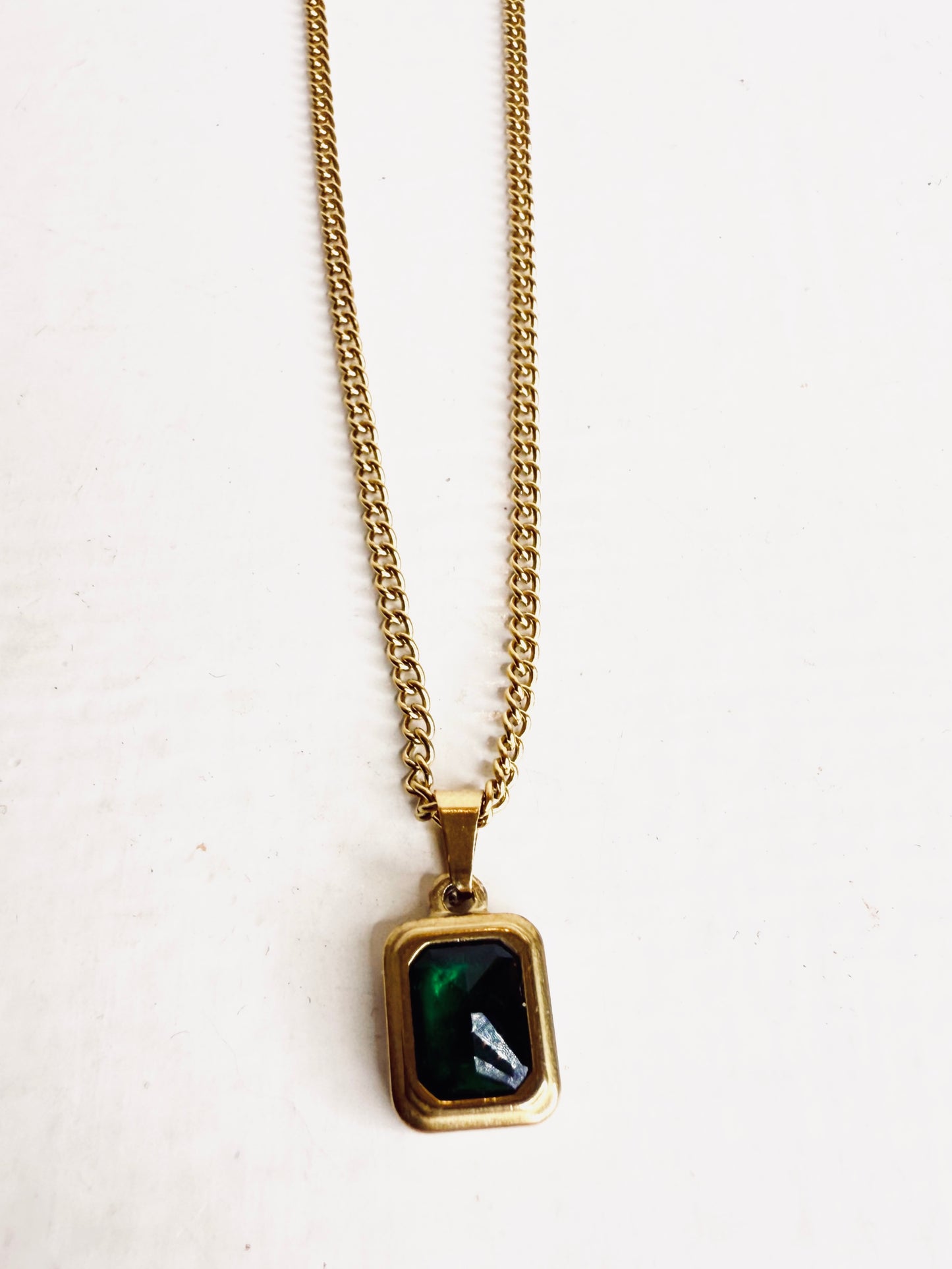 Collana con pietra smeraldo