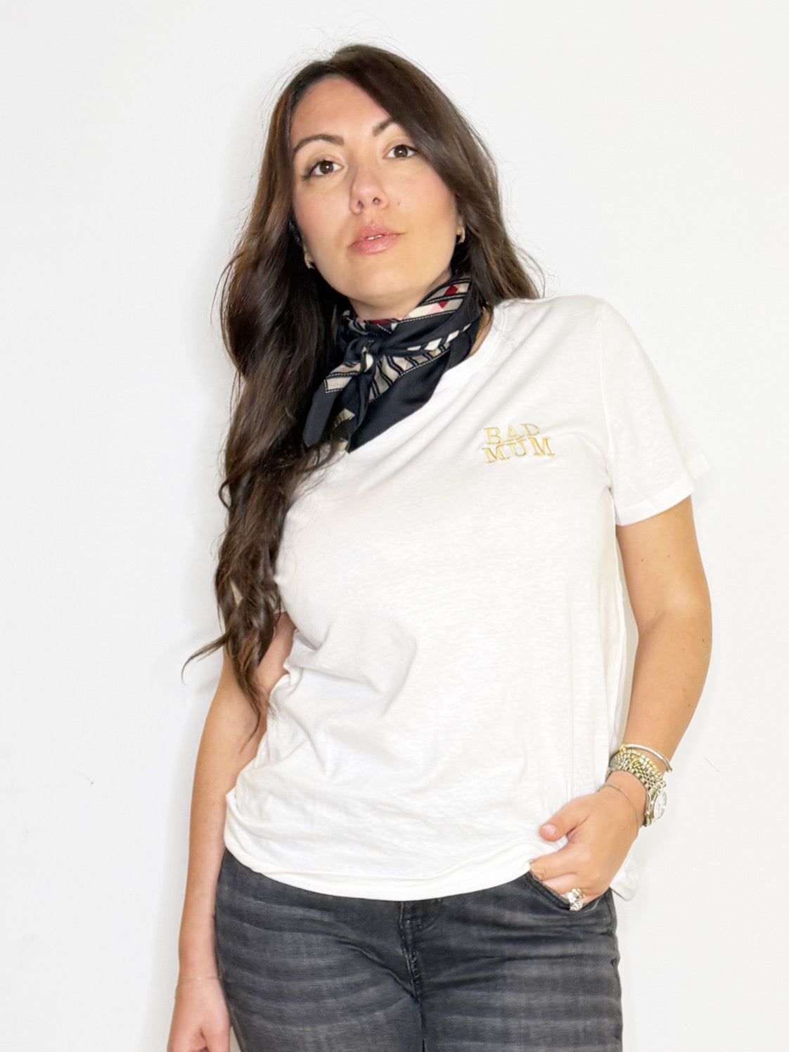 T-shirt bianca con ricamo