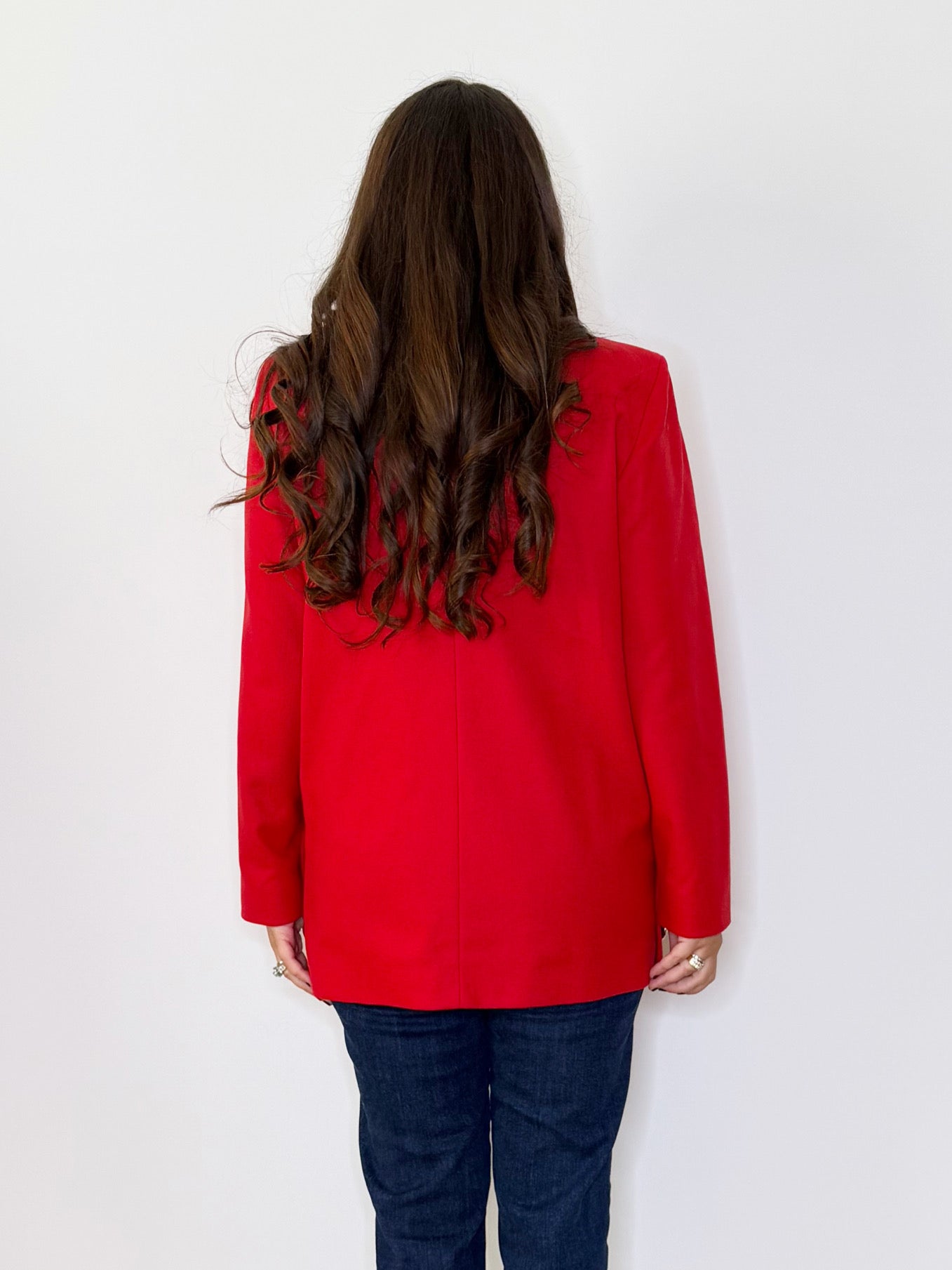 Giacca rossa con bottoni gioiello
