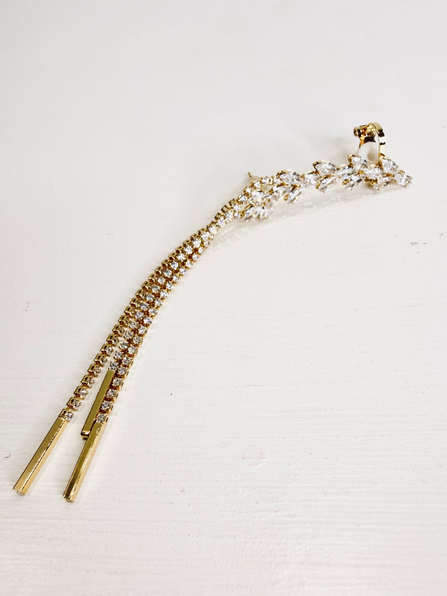 Mono orecchino con strass e pendenti