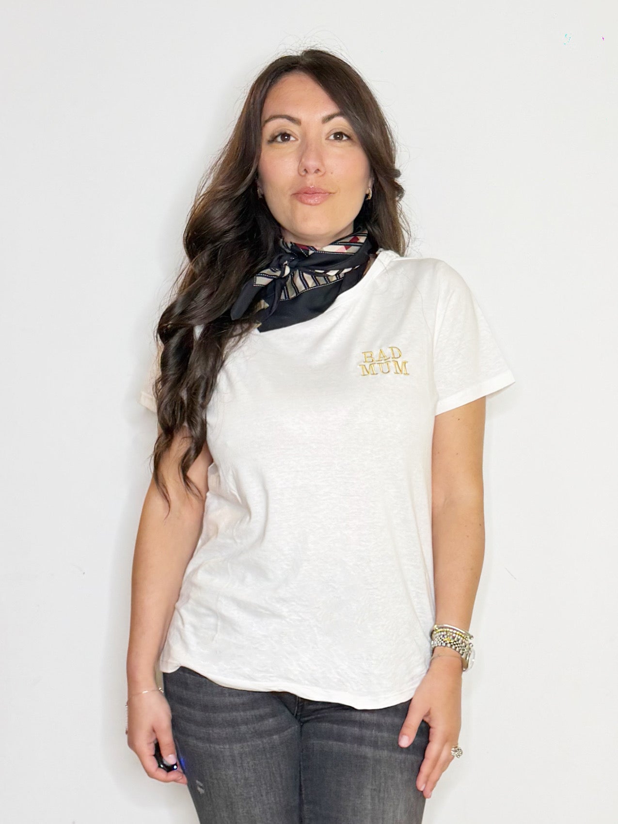 T-shirt bianca con ricamo