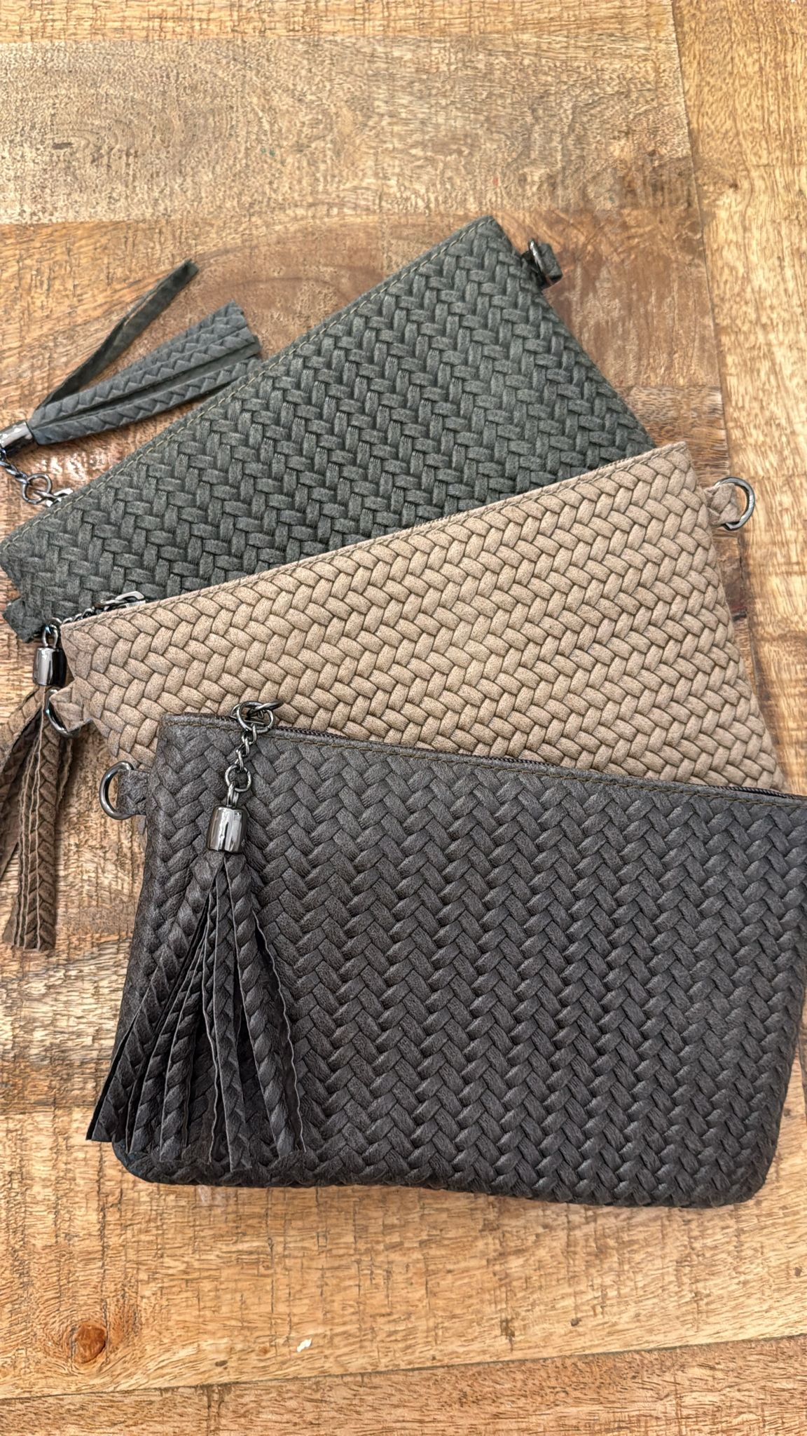 Pochette in pelle intrecciata verde