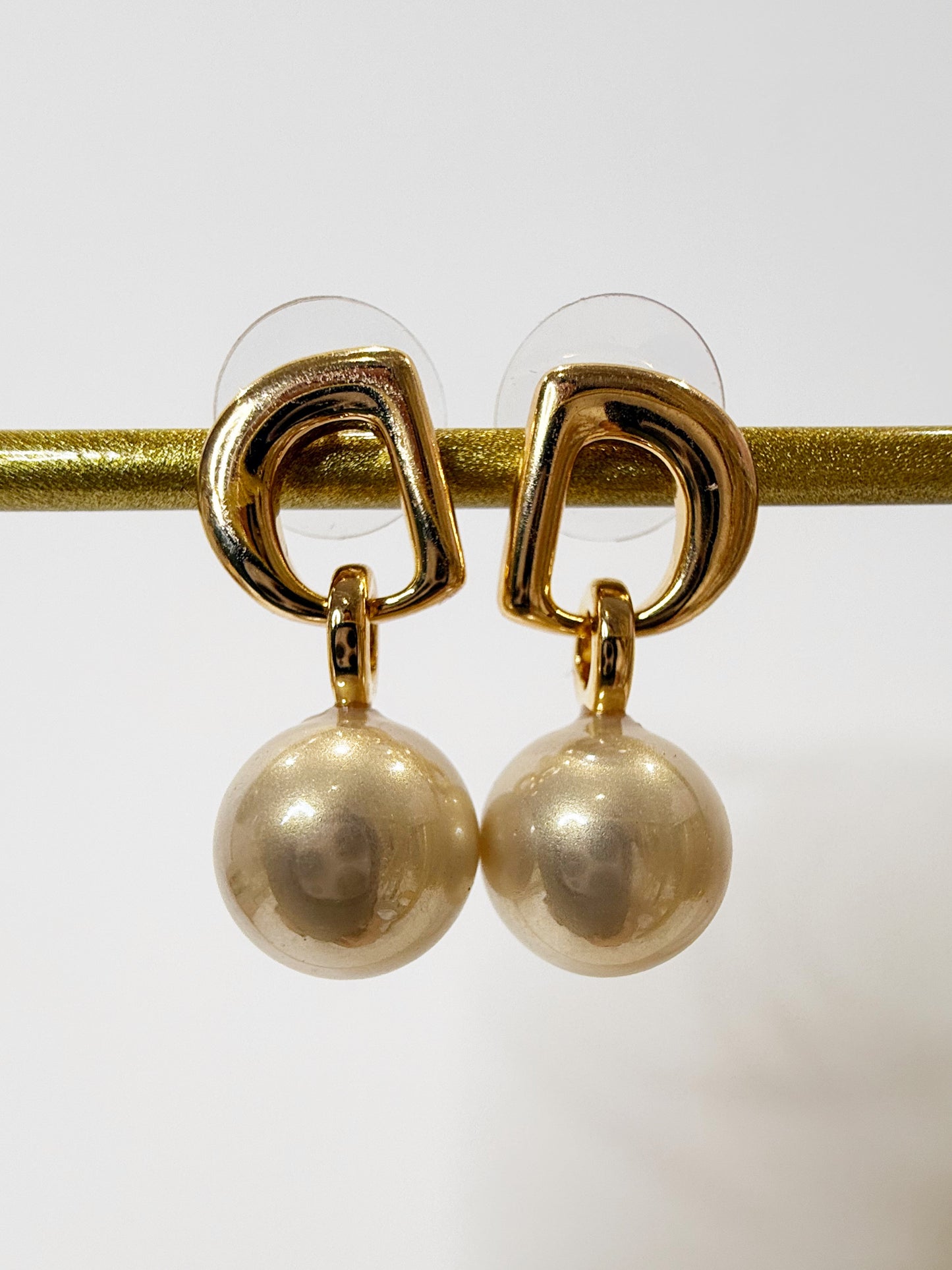 Orecchini con perle in vetro