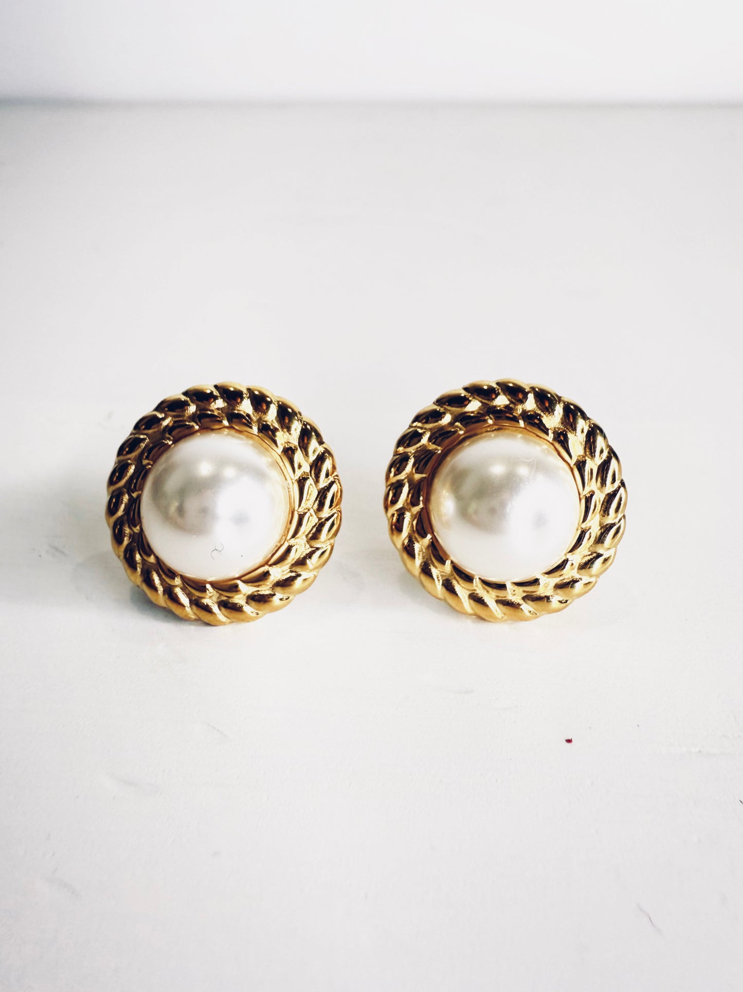 Orecchini bottoni con perla e clip