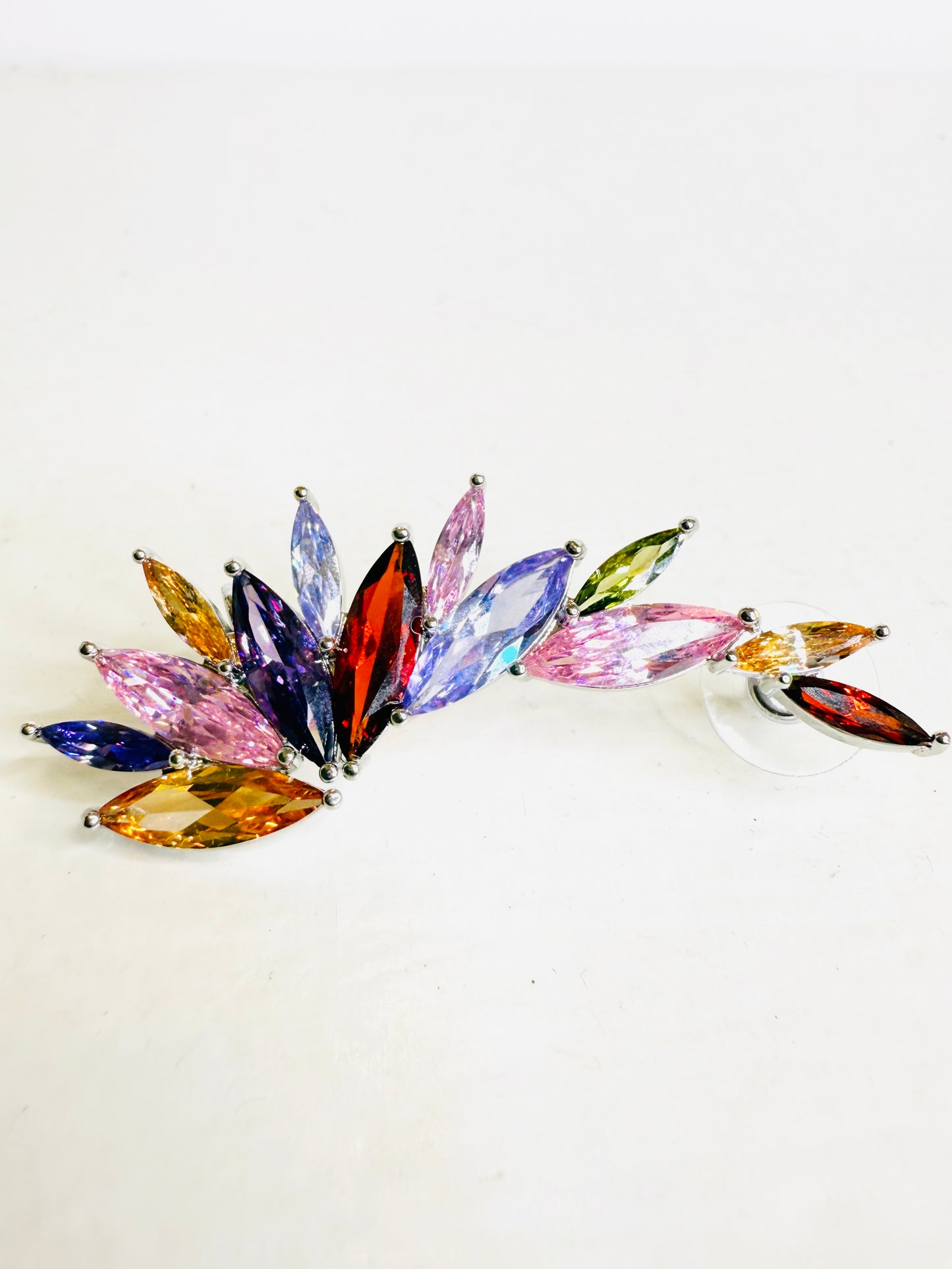 Ear cuff singolo con cristalli colorati