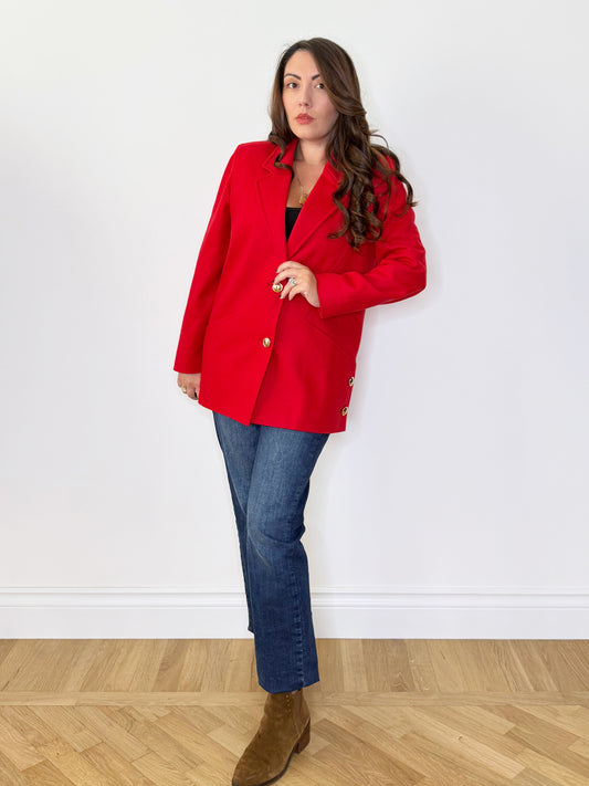 Giacca rossa con bottoni gioiello