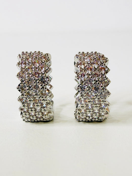 Orecchini cerchietti con pavè di strass