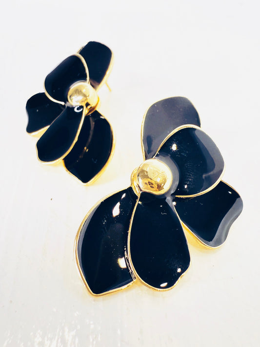 Orecchini smaltati flower black