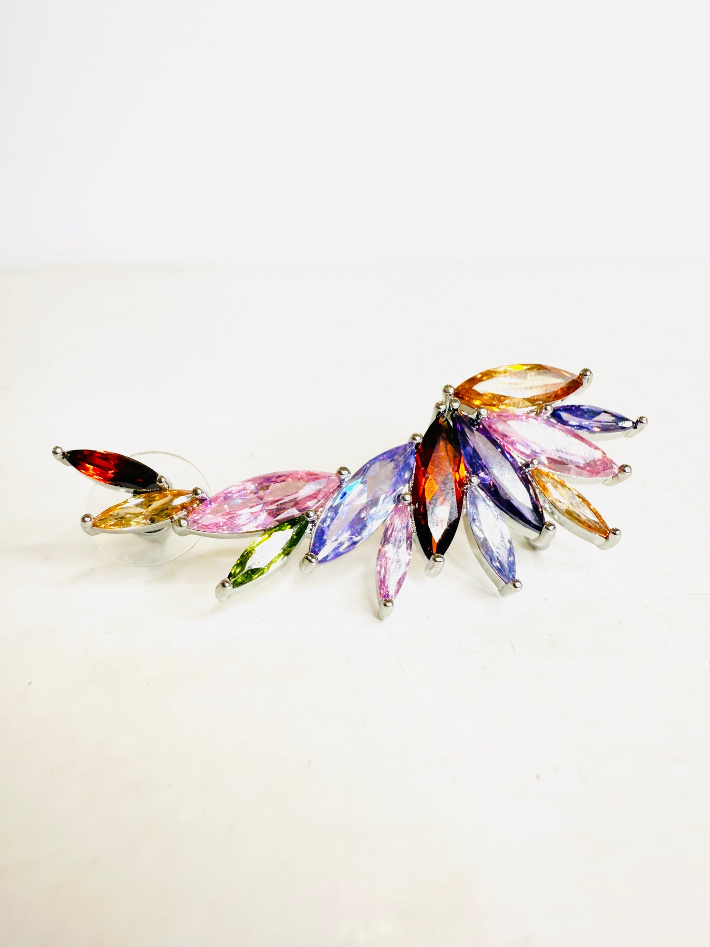 Ear cuff singolo con cristalli colorati