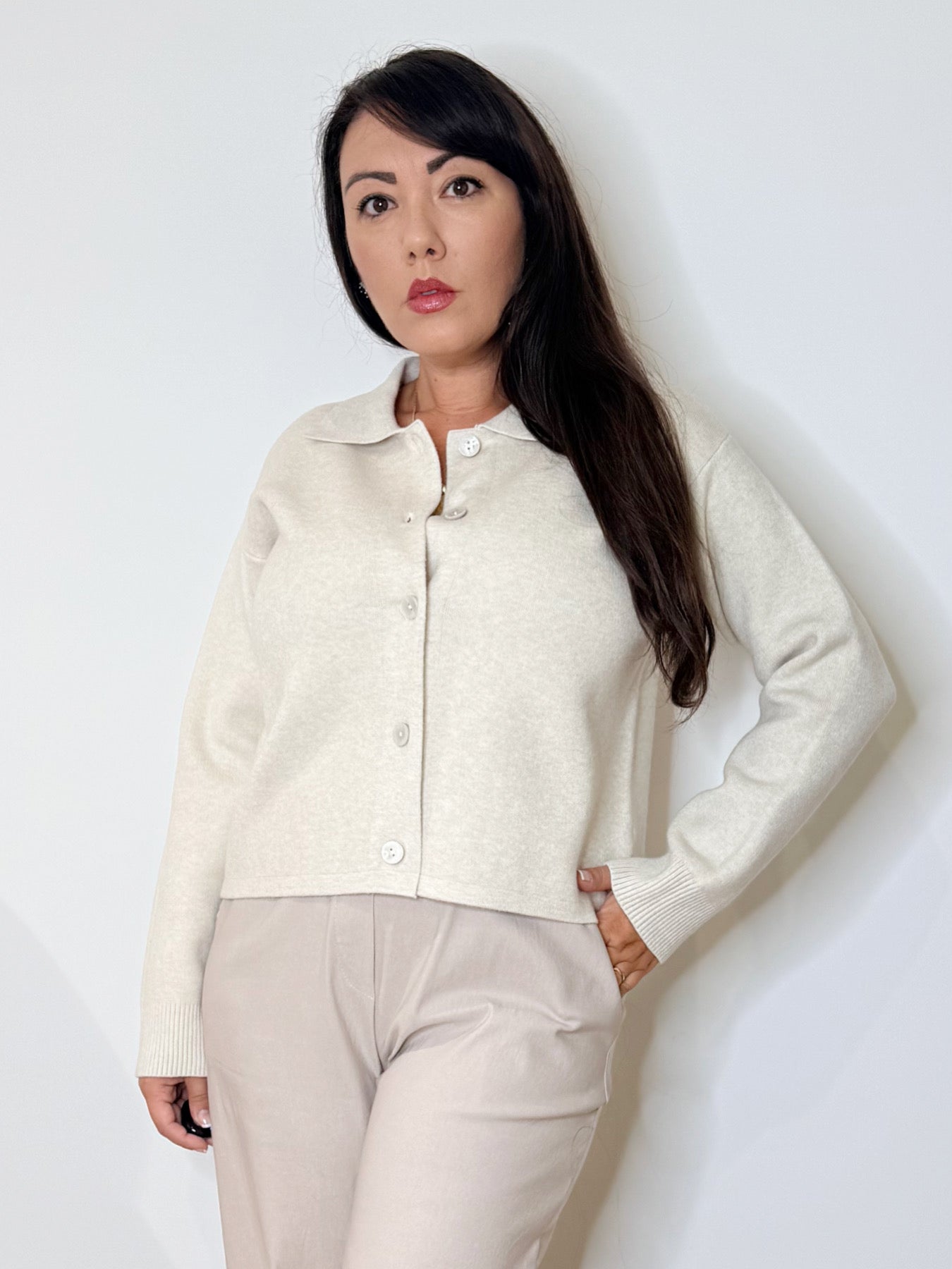 Cardigan con colletto polo panna