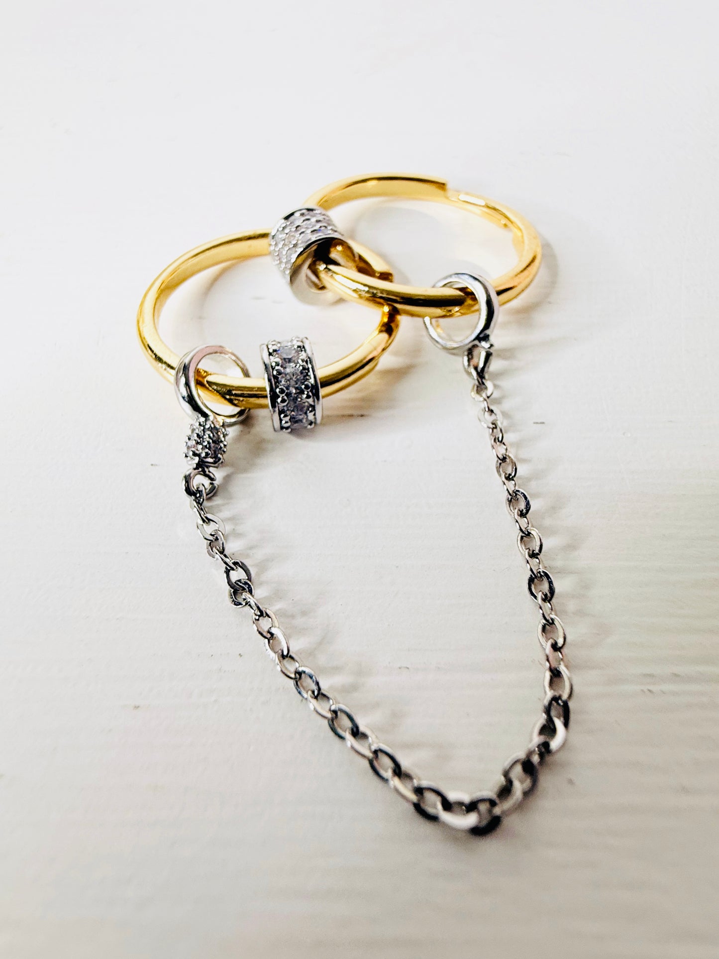 Anello doppia fascia con catena