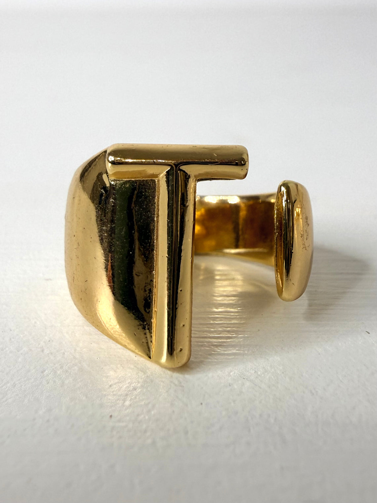 Anello lettera bold