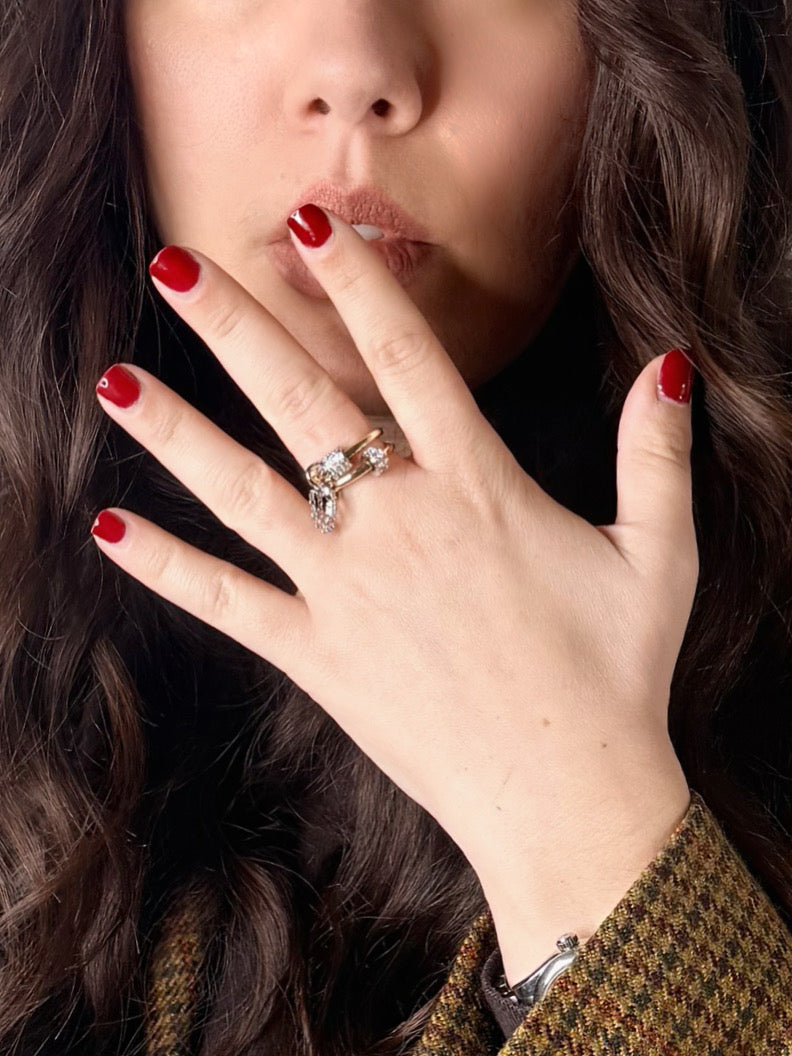 Anello doppia fascia con catena