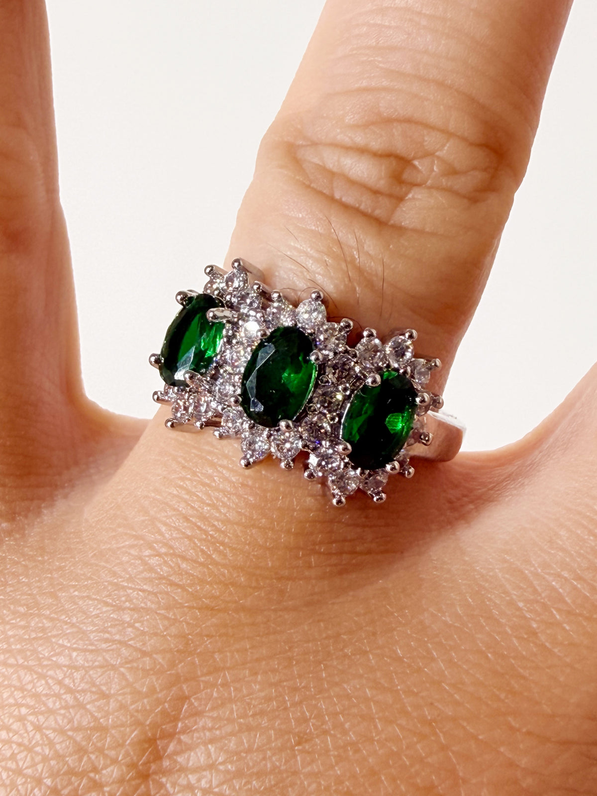 Anello Trilogy verde smeraldo
