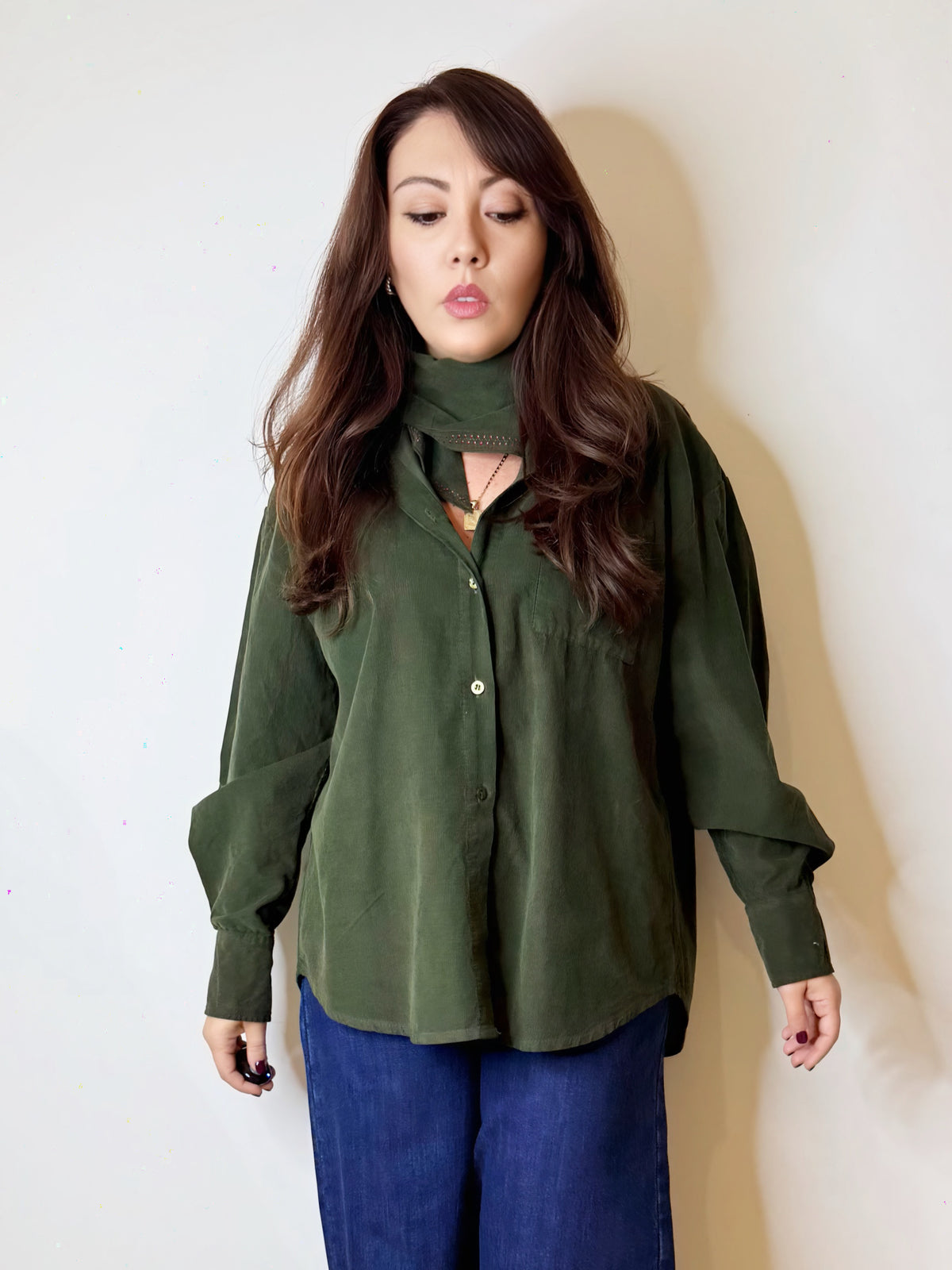 Camicia over verde bosco in velluto millerighe