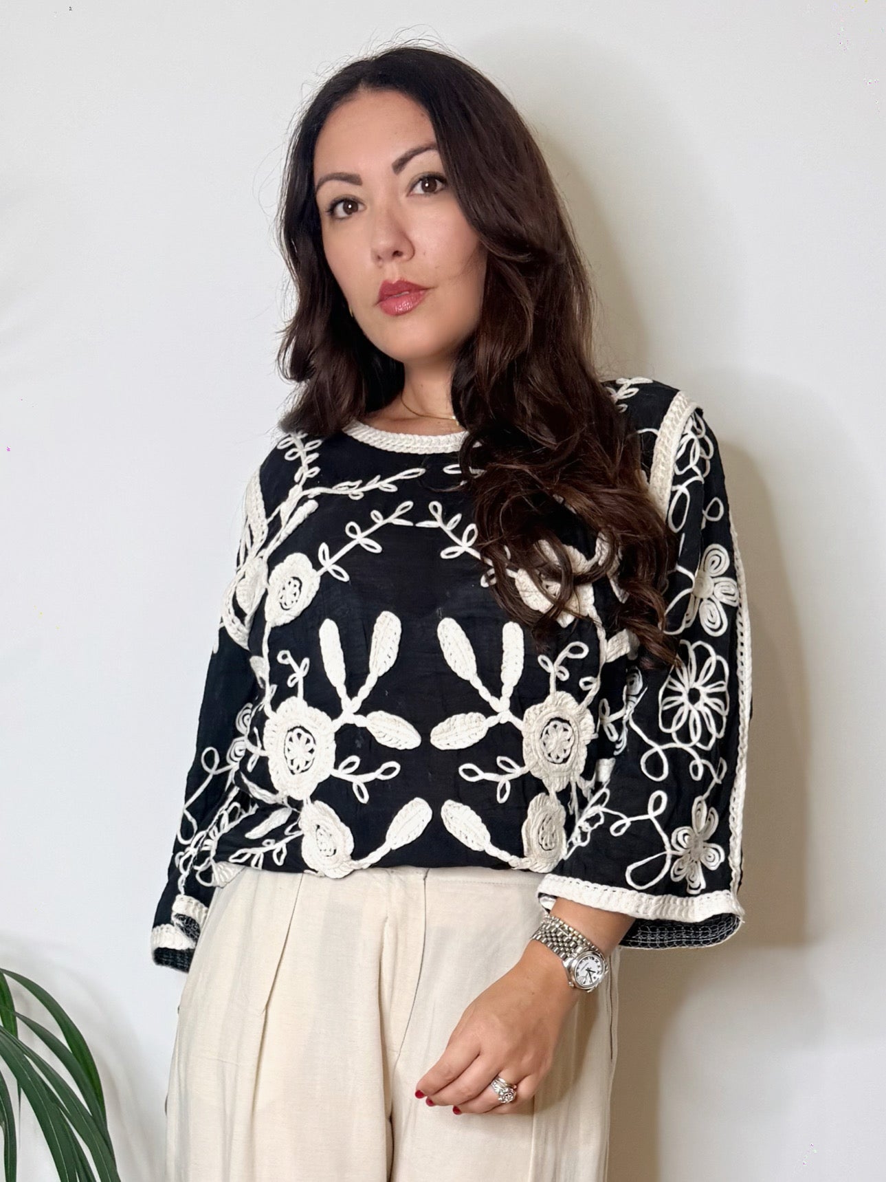 Blusa in mussola ricamata