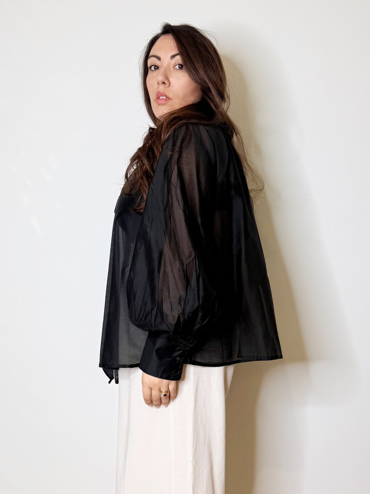 Blusa nera in seta