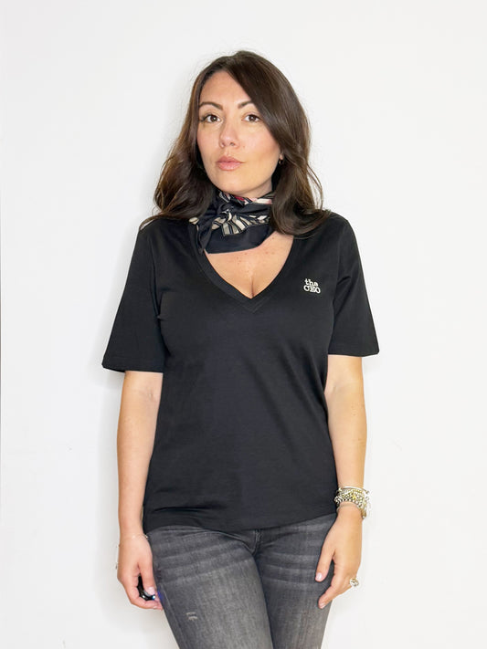 T-shirt scollo a V con ricamo