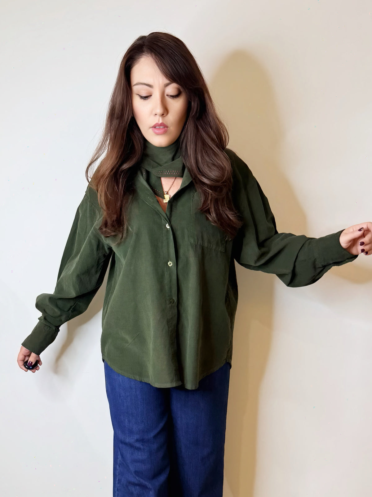 Camicia over verde bosco in velluto millerighe