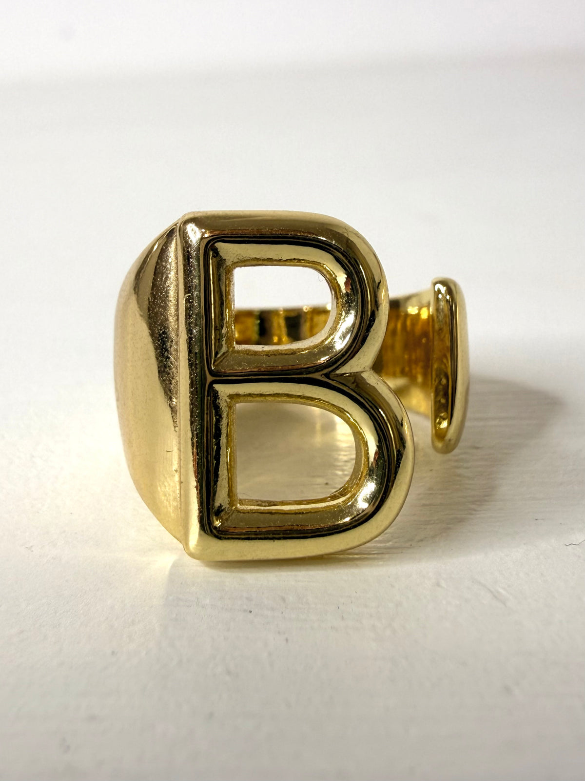 Anello lettera bold