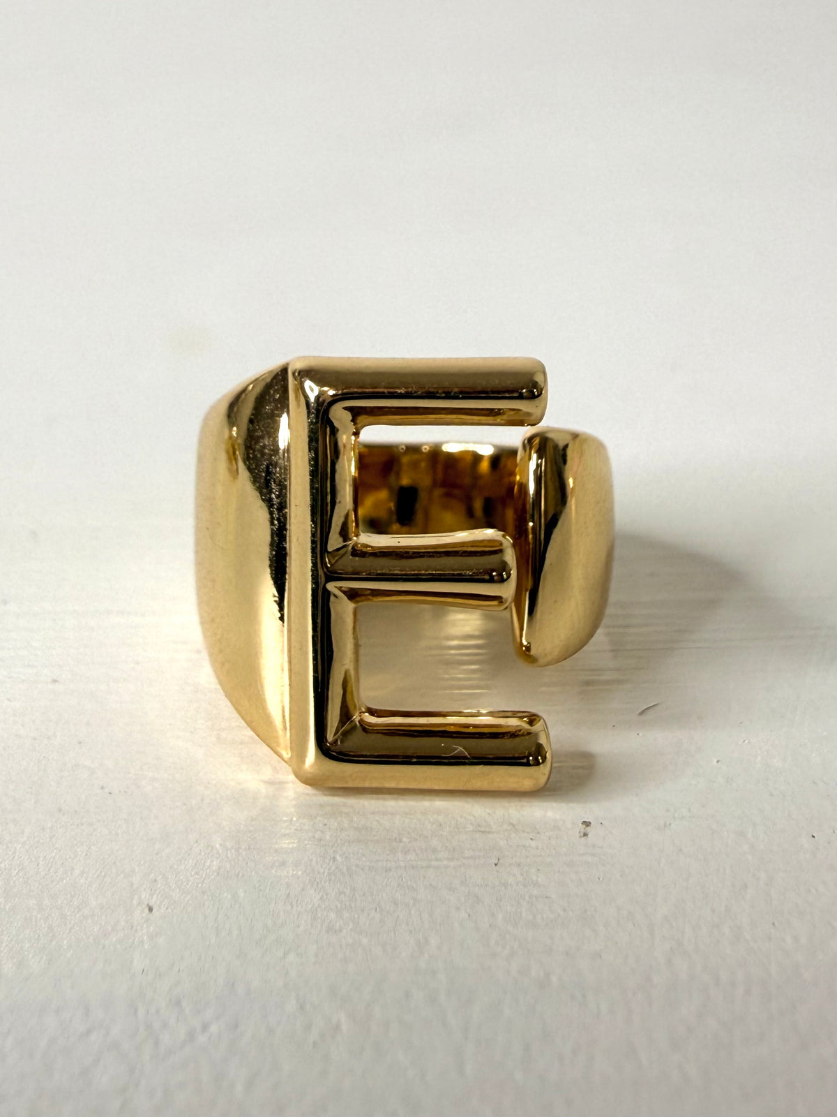 Anello lettera bold