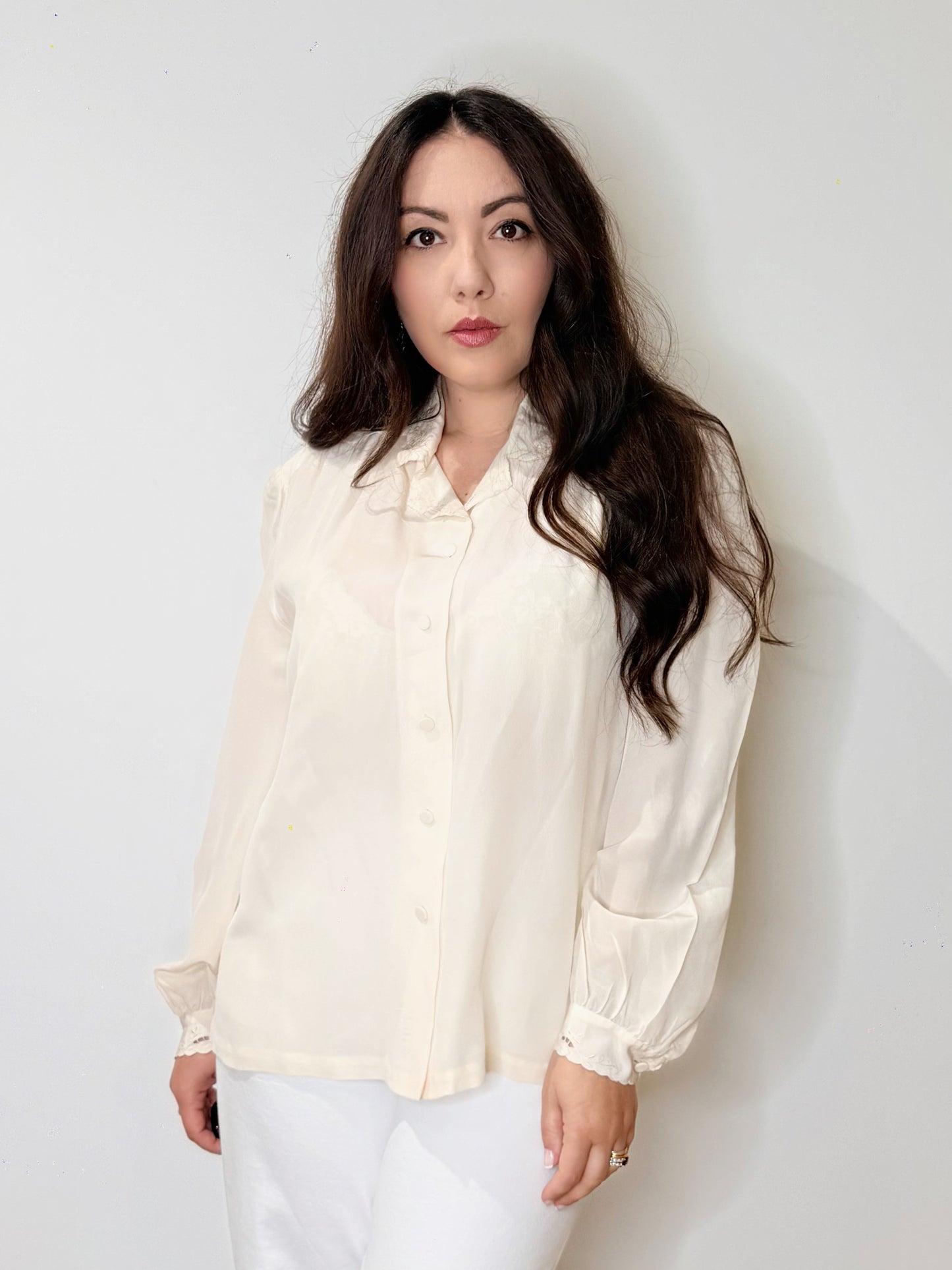 Camicia in pura seta ricamata a mano