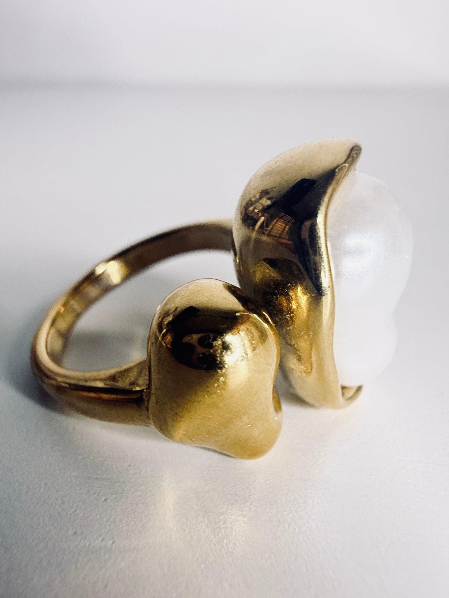 Anello perla asimmetrica
