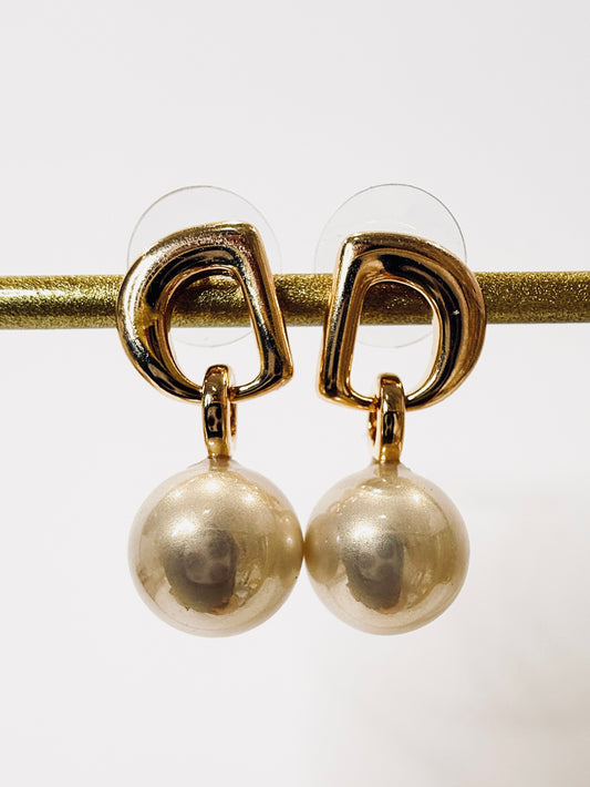 Orecchini con perle in vetro