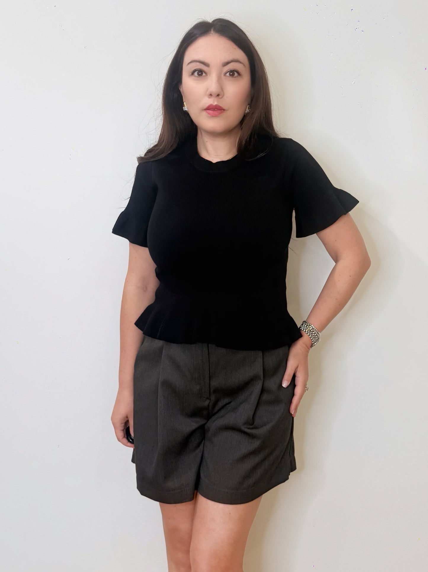 Maglia nera con volant