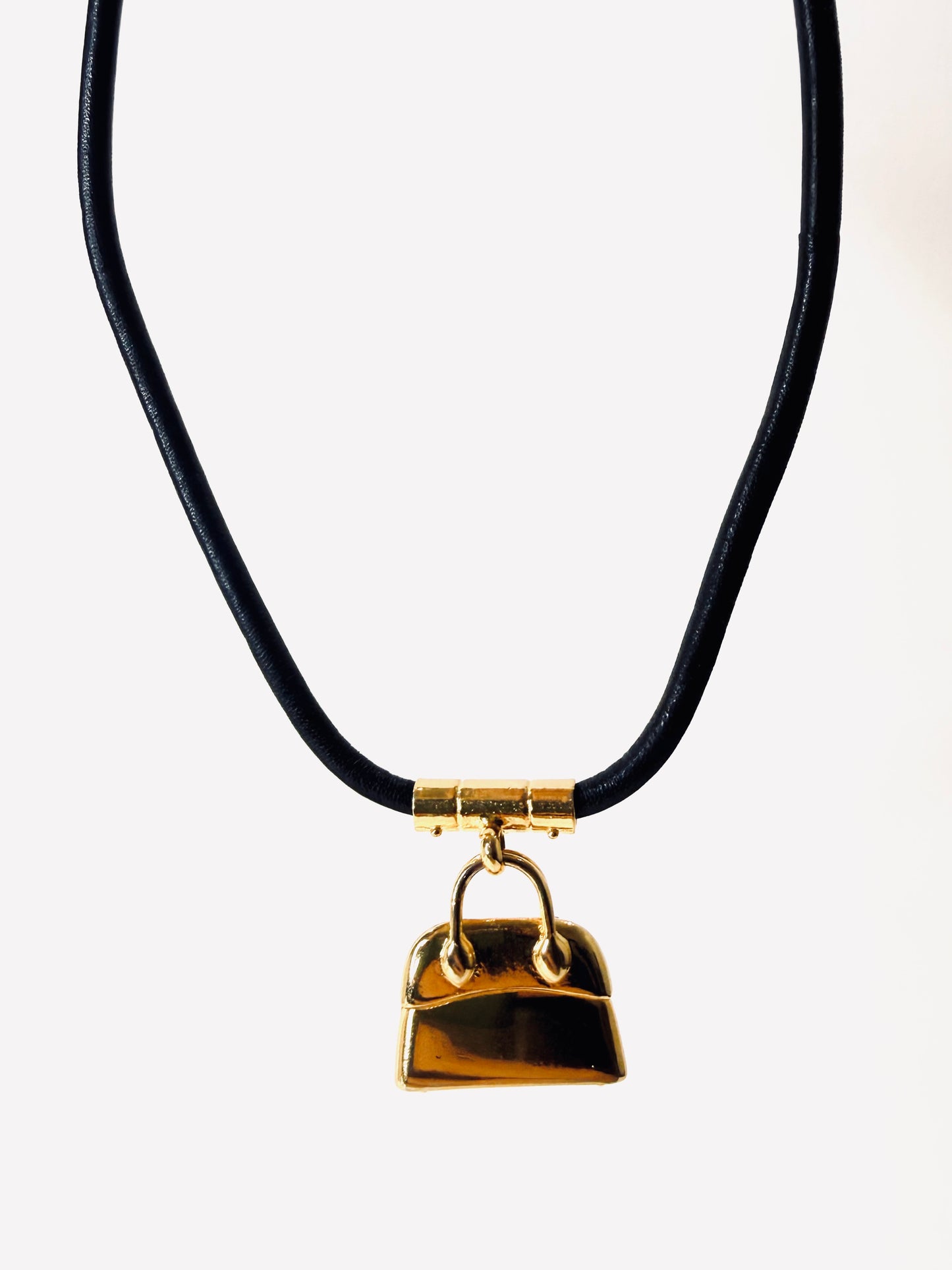 Collana con ciondolo borsetta