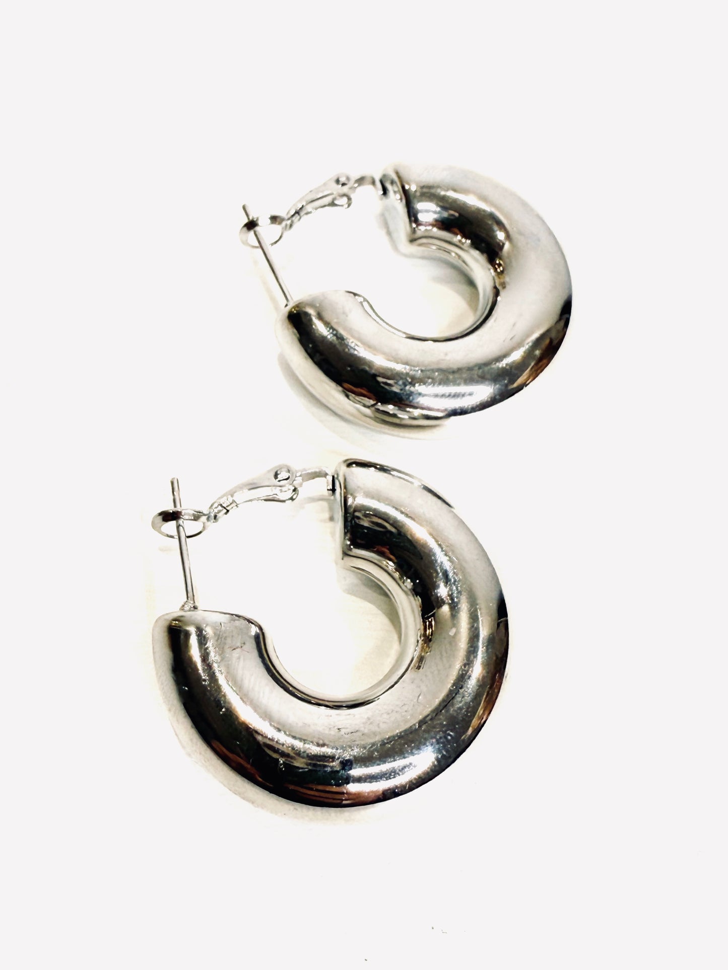 Orecchi bombati cerchi medi silver
