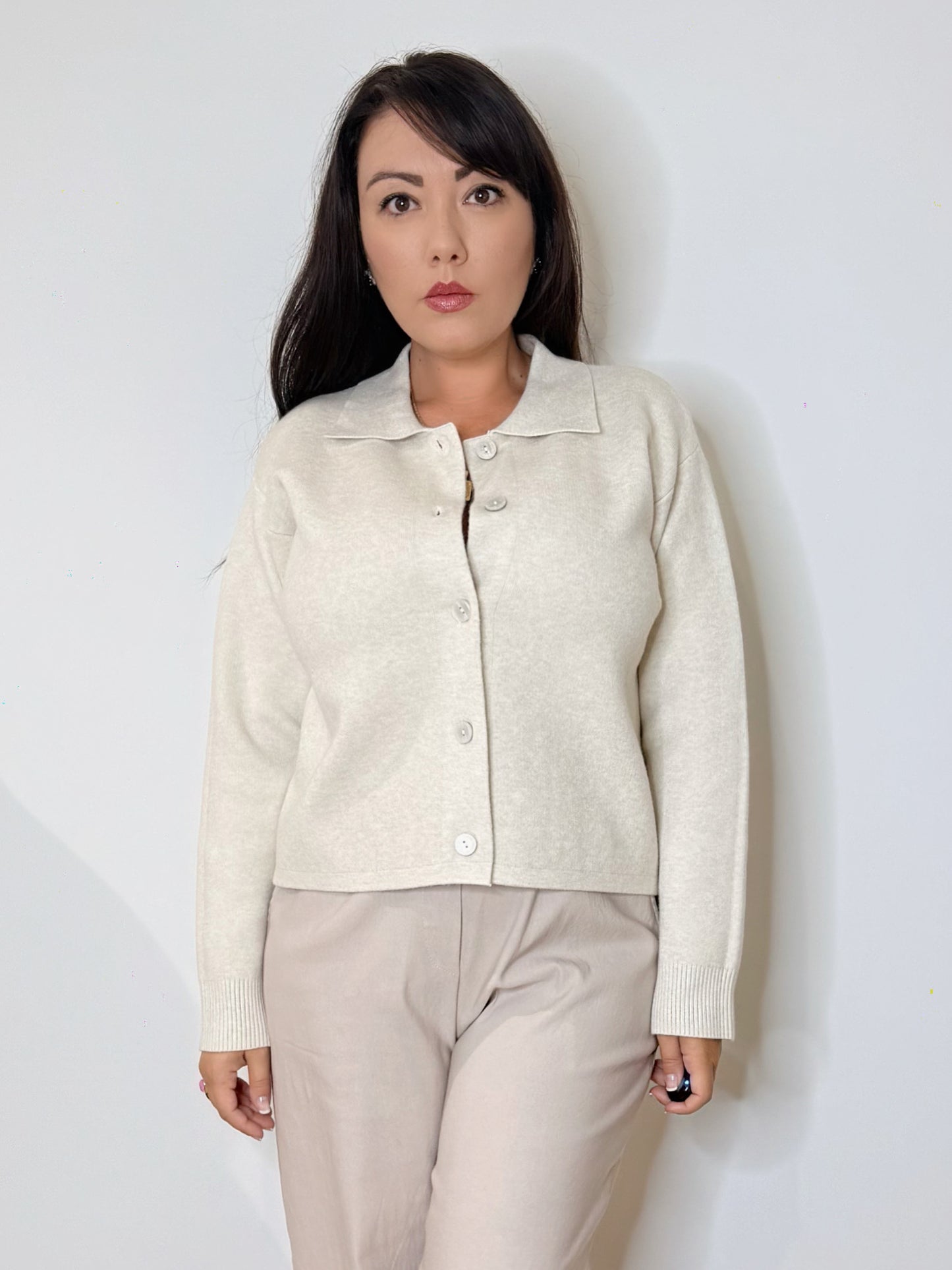 Cardigan con colletto polo panna