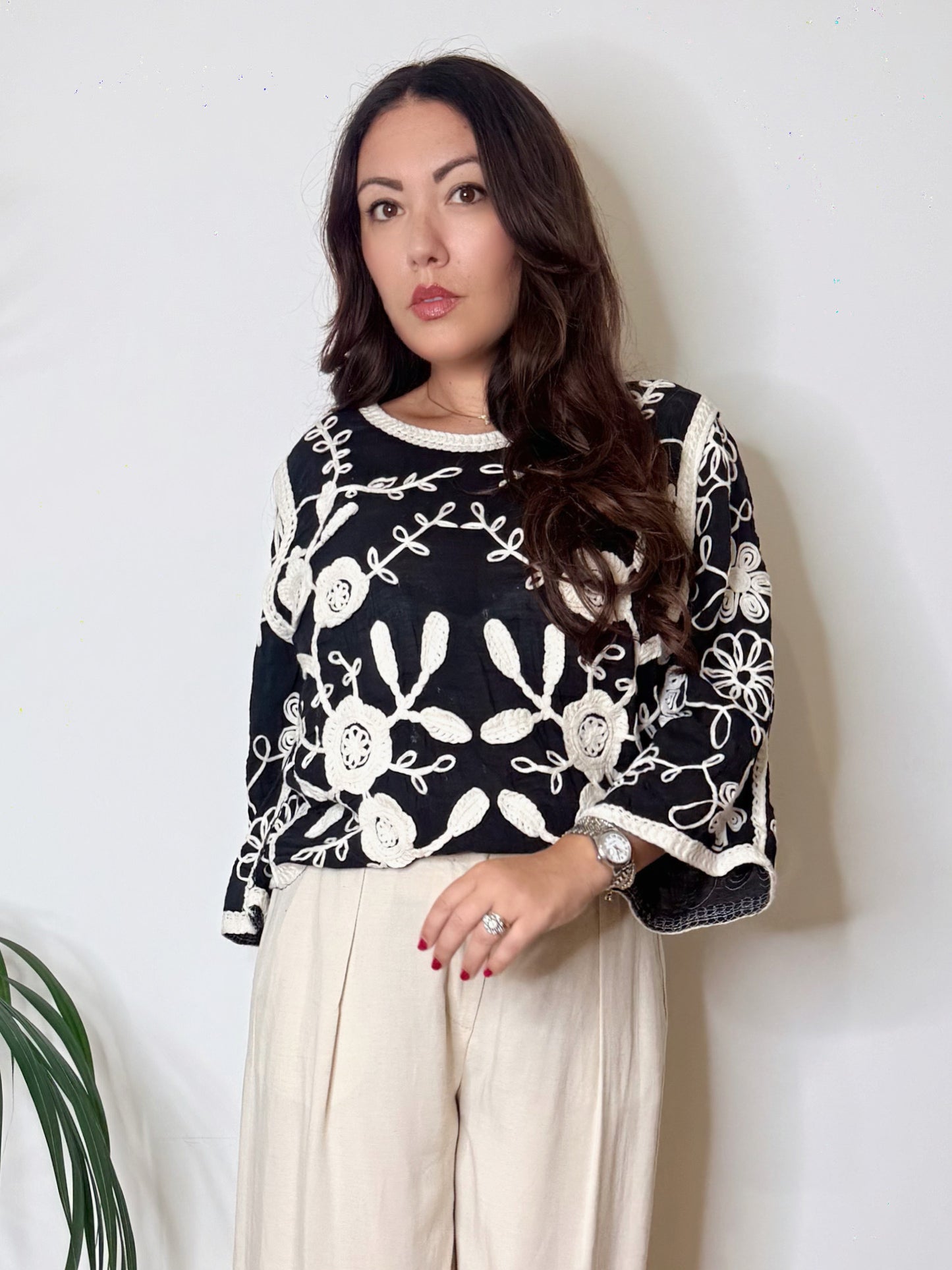 Blusa in mussola ricamata