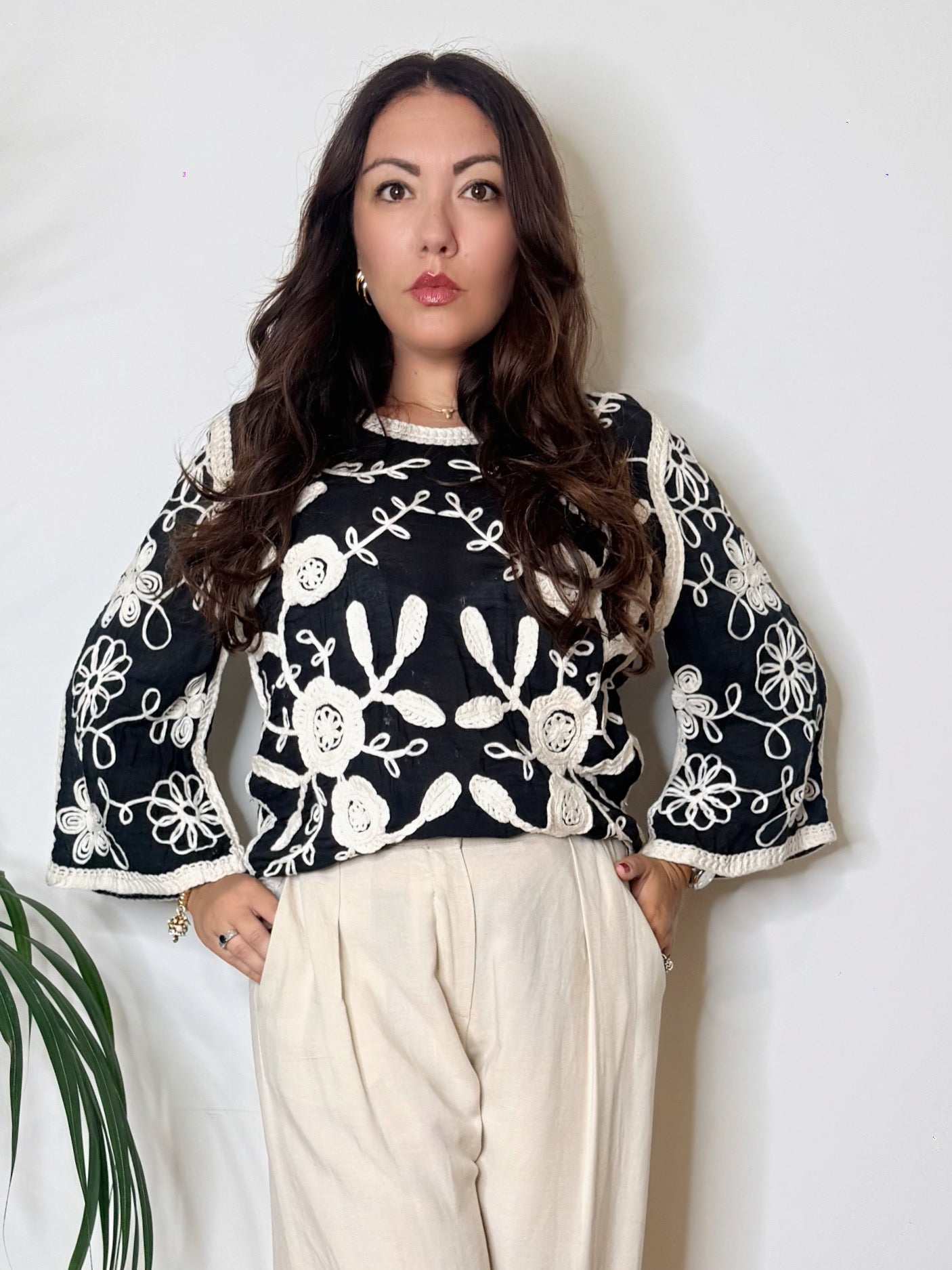 Blusa in mussola ricamata