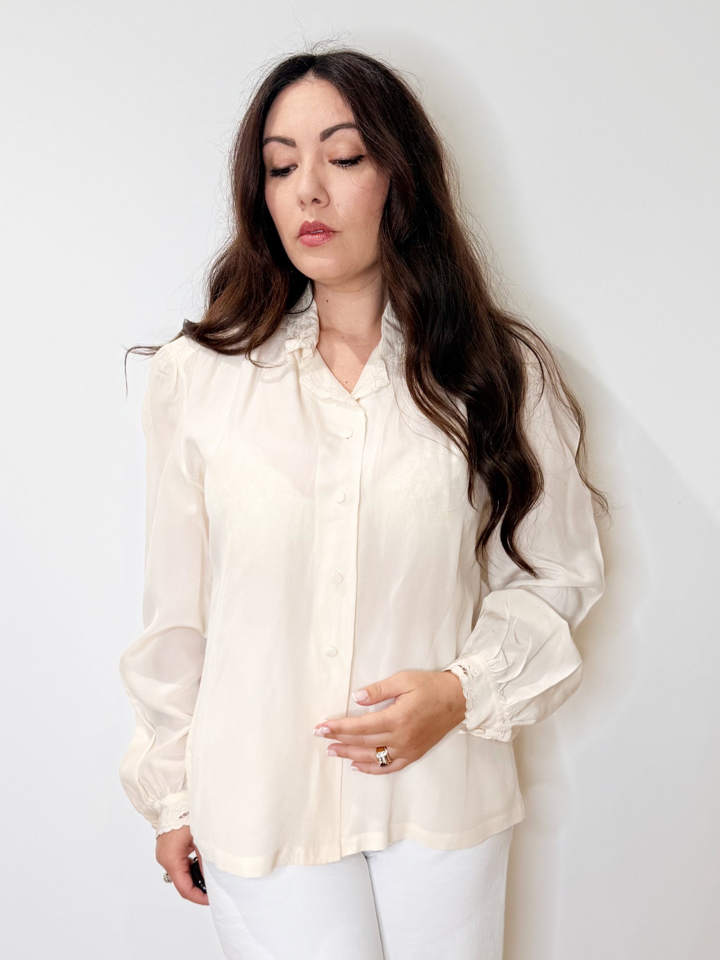 Camicia in pura seta ricamata a mano