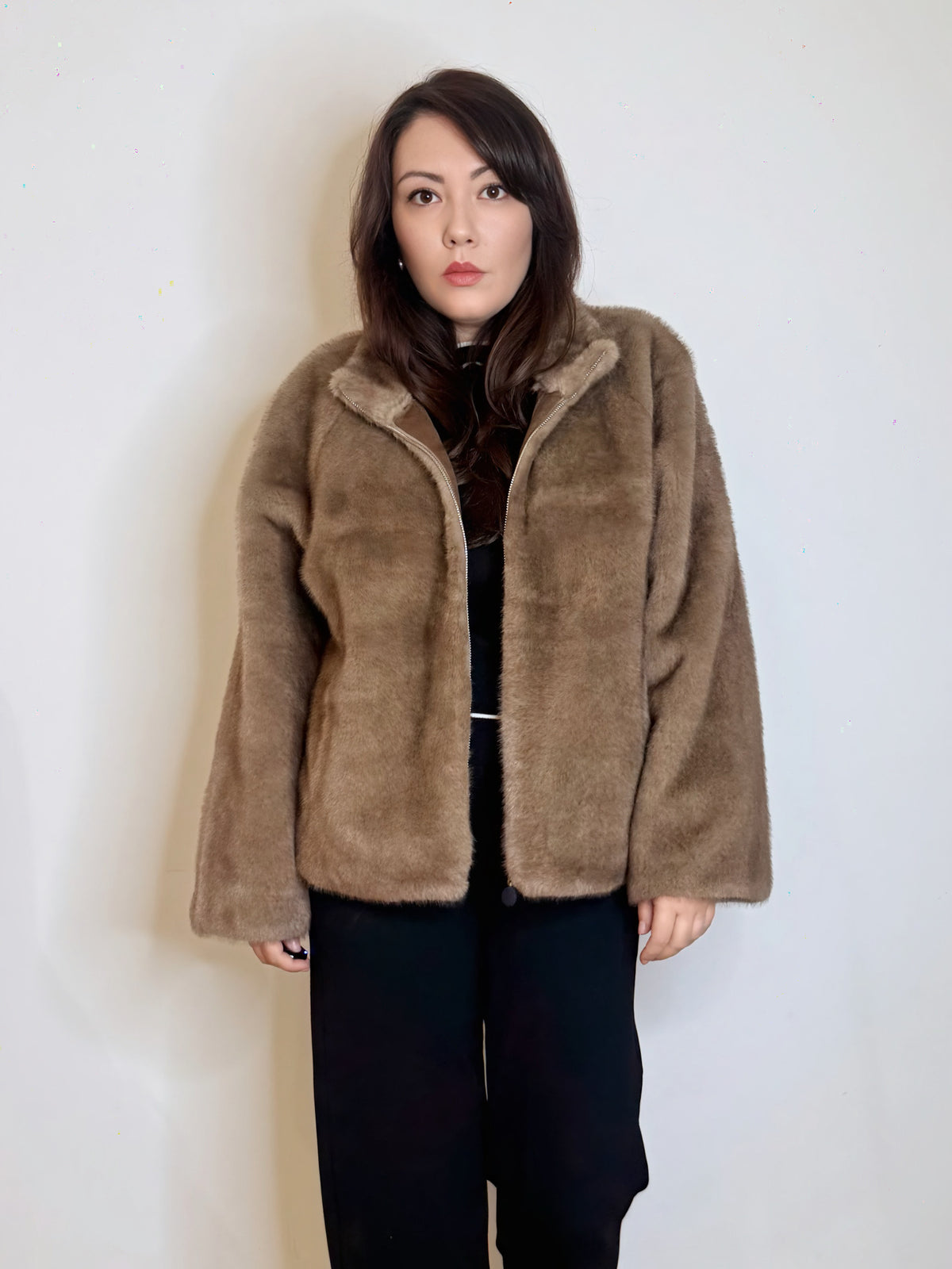 Eco pelliccia corta nocciola con zip