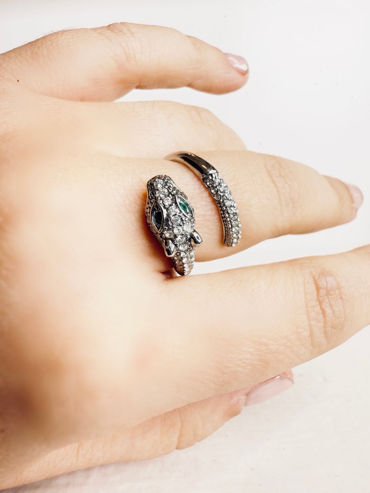 Anello serpente e strass
