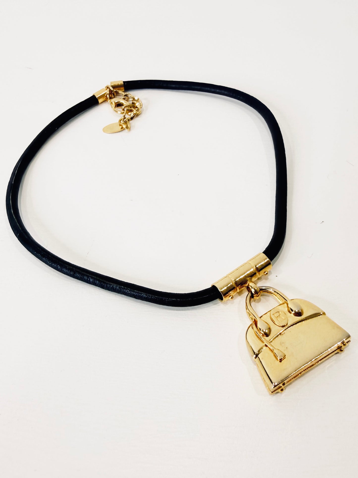 Collana con ciondolo borsetta