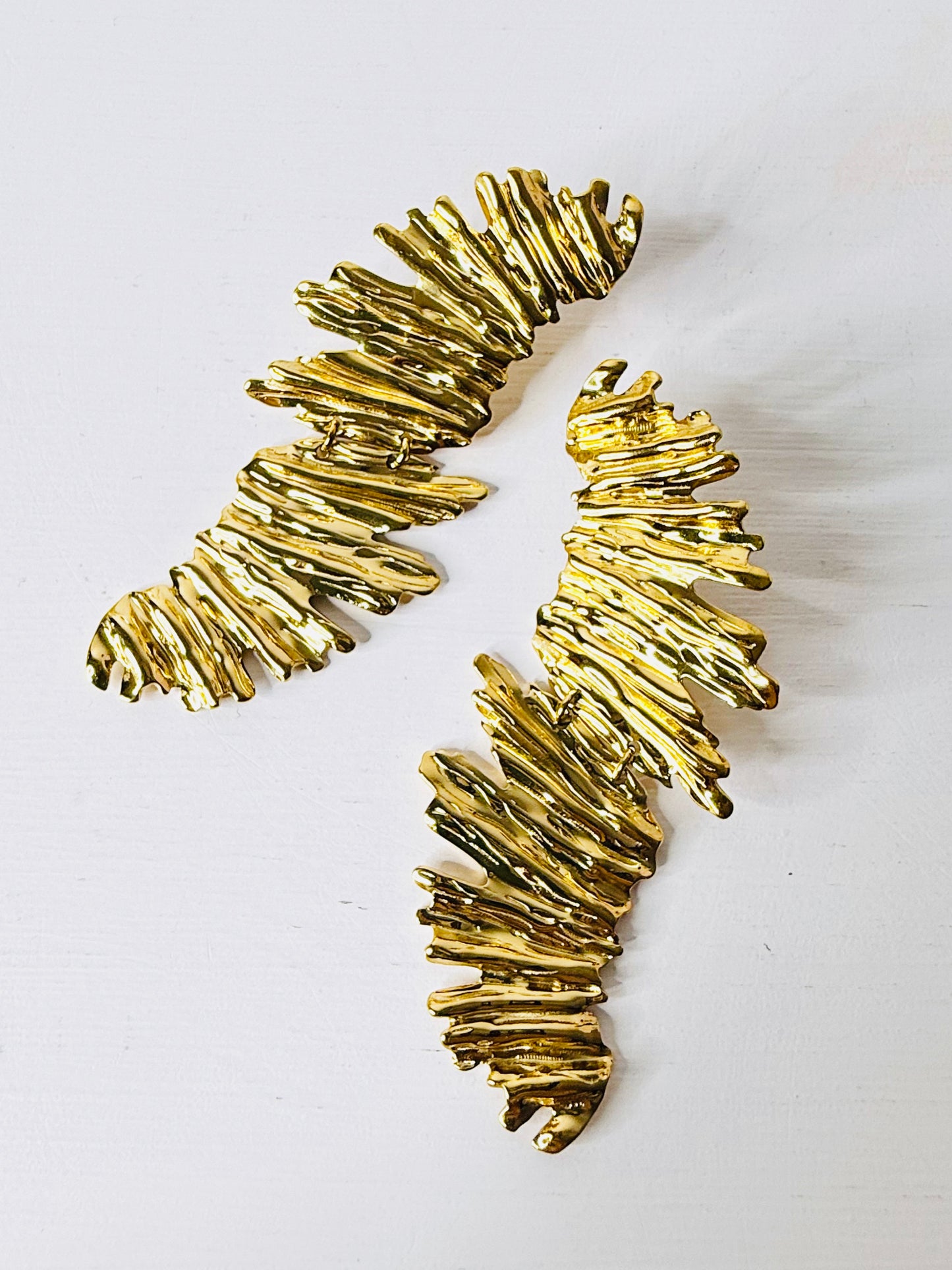 Orecchini pendenti materici