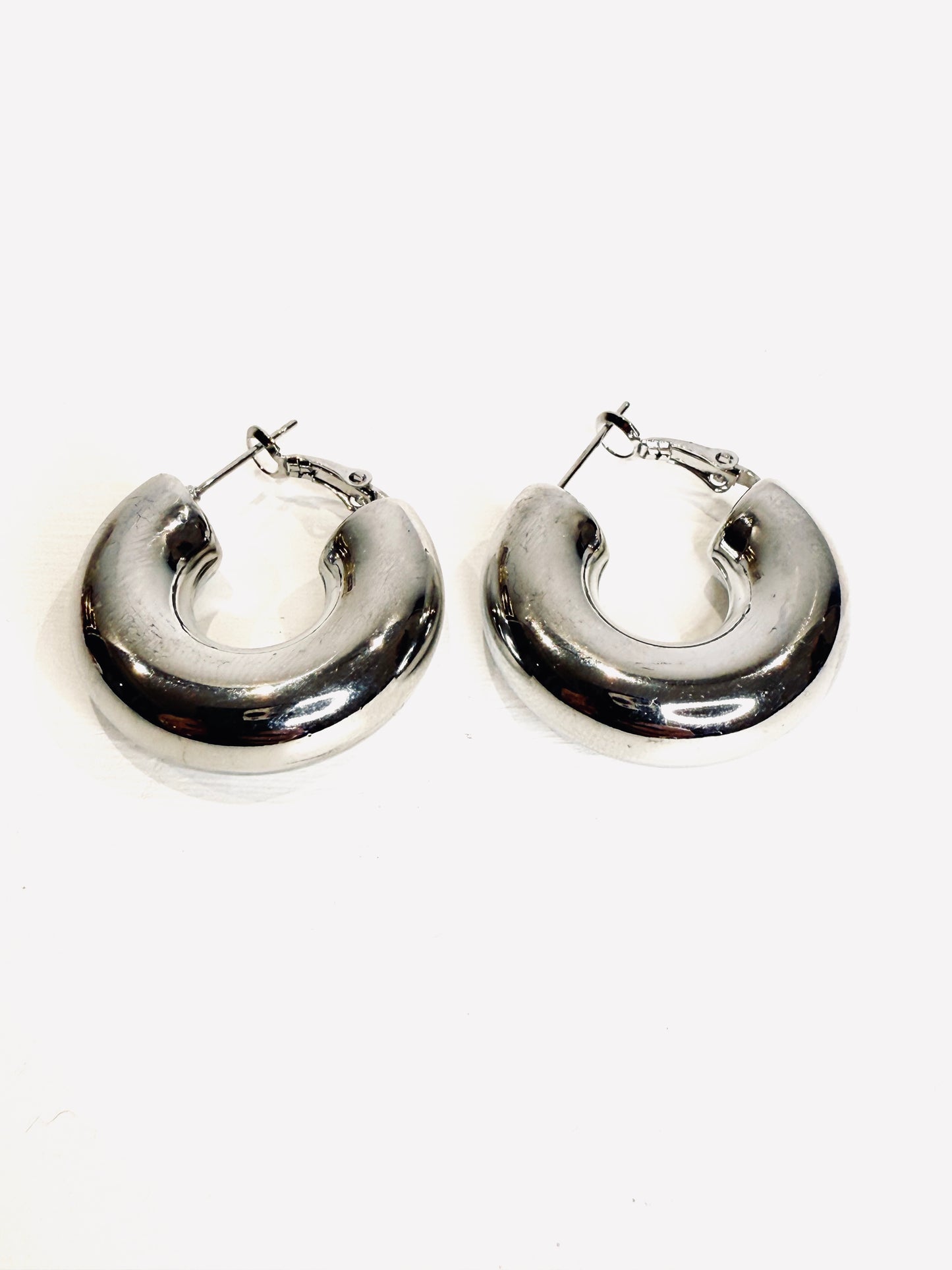 Orecchi bombati cerchi medi silver