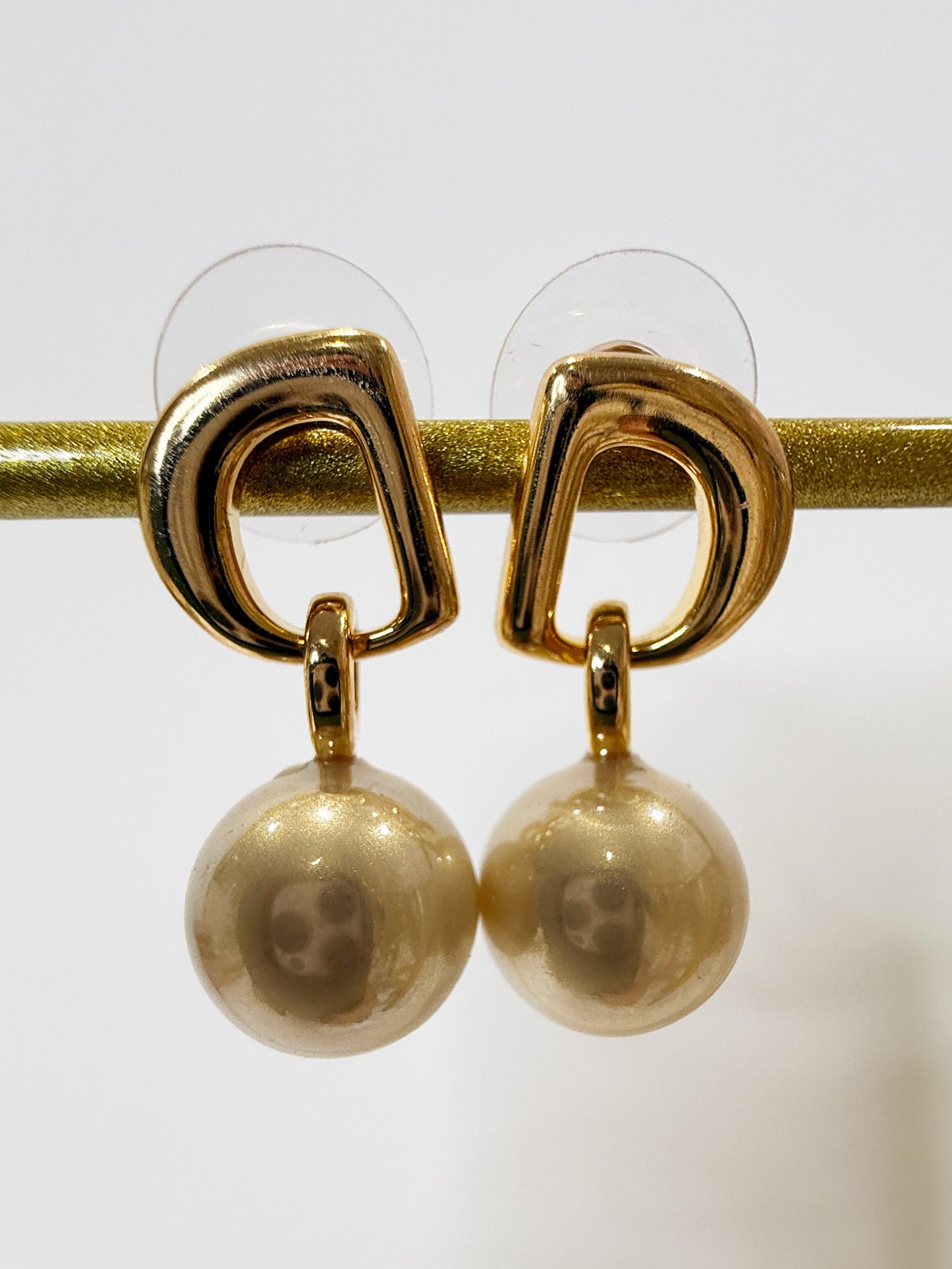 Orecchini con perle in vetro