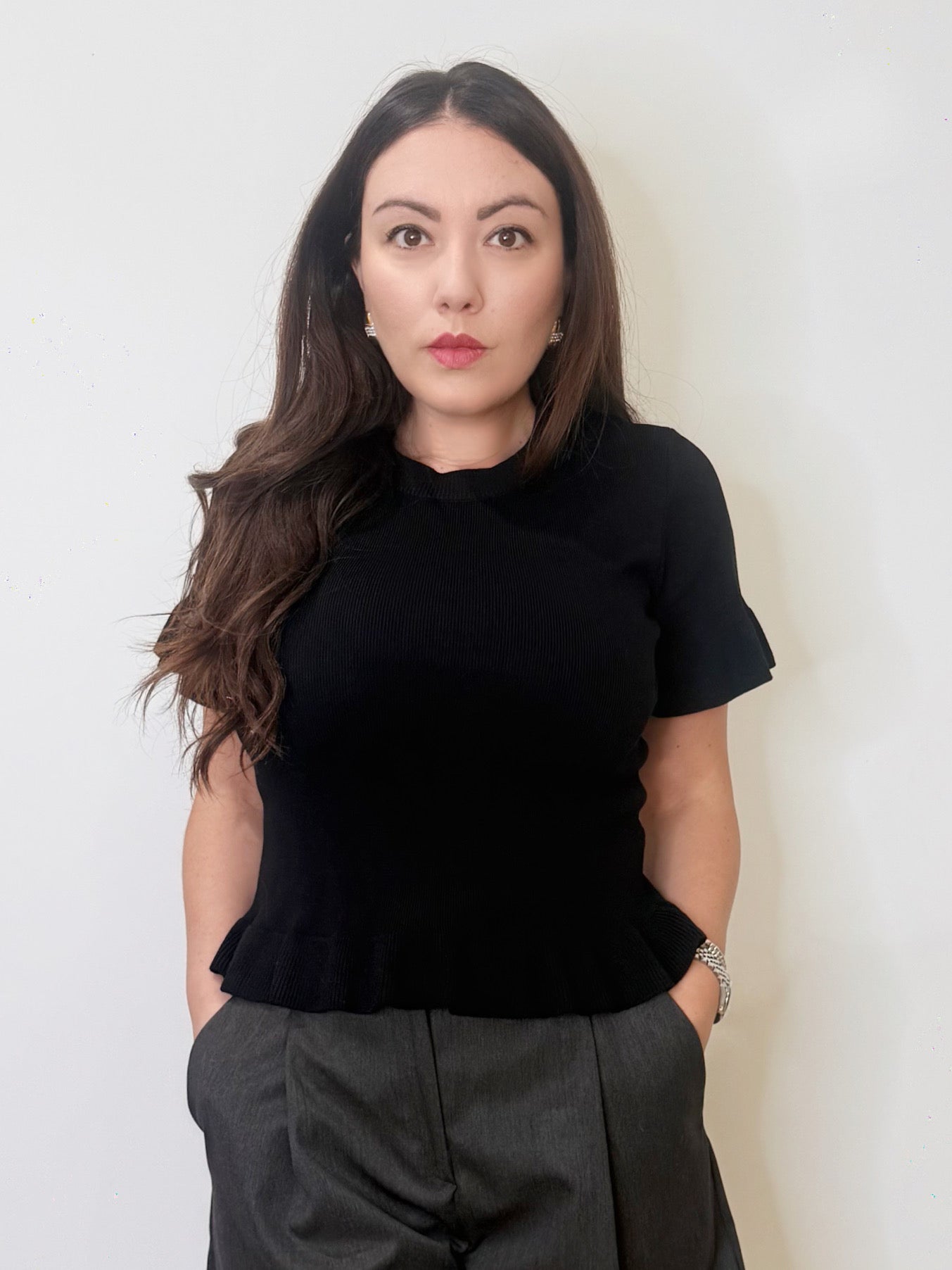 Maglia nera con volant