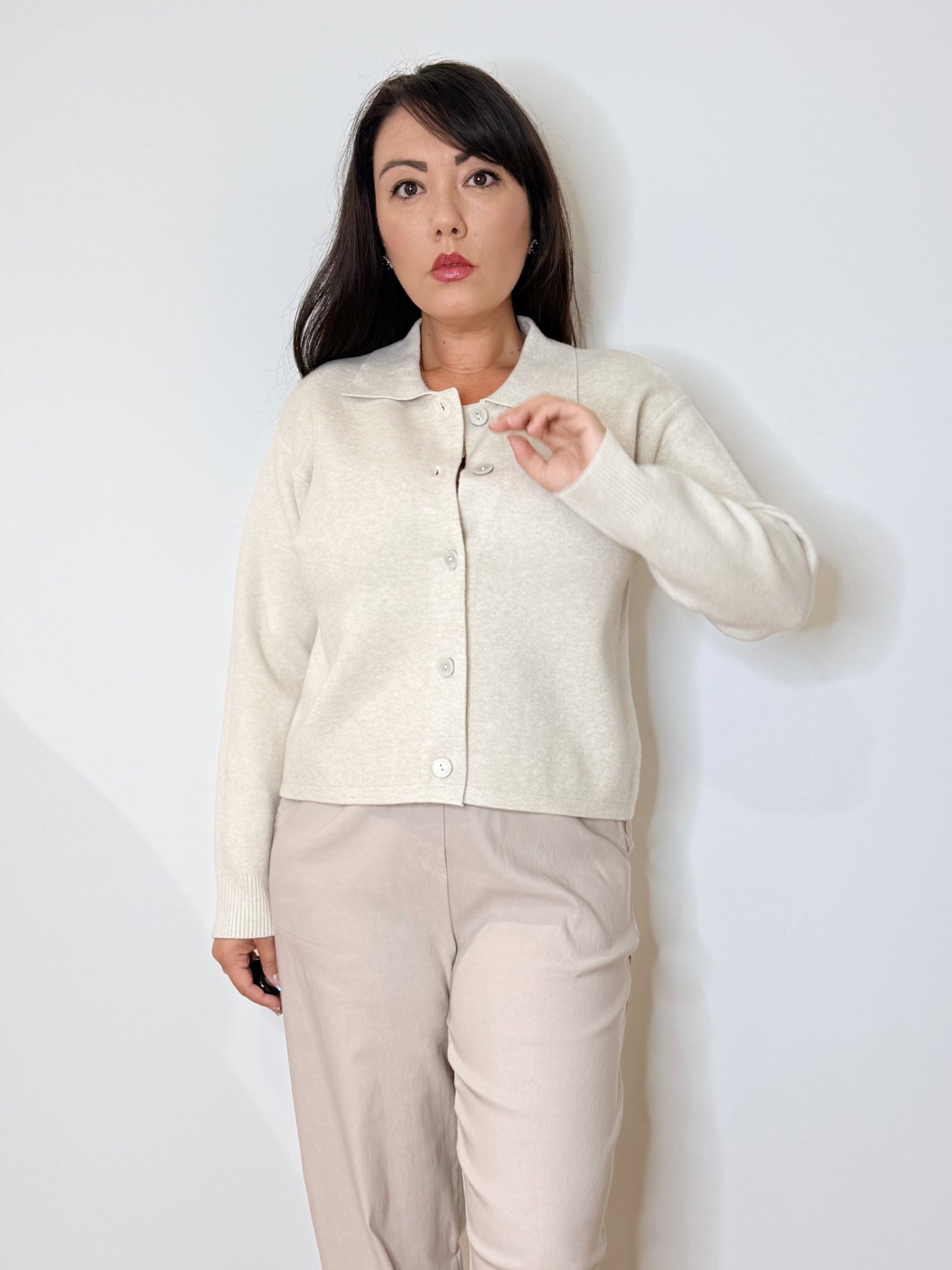 Cardigan con colletto polo panna