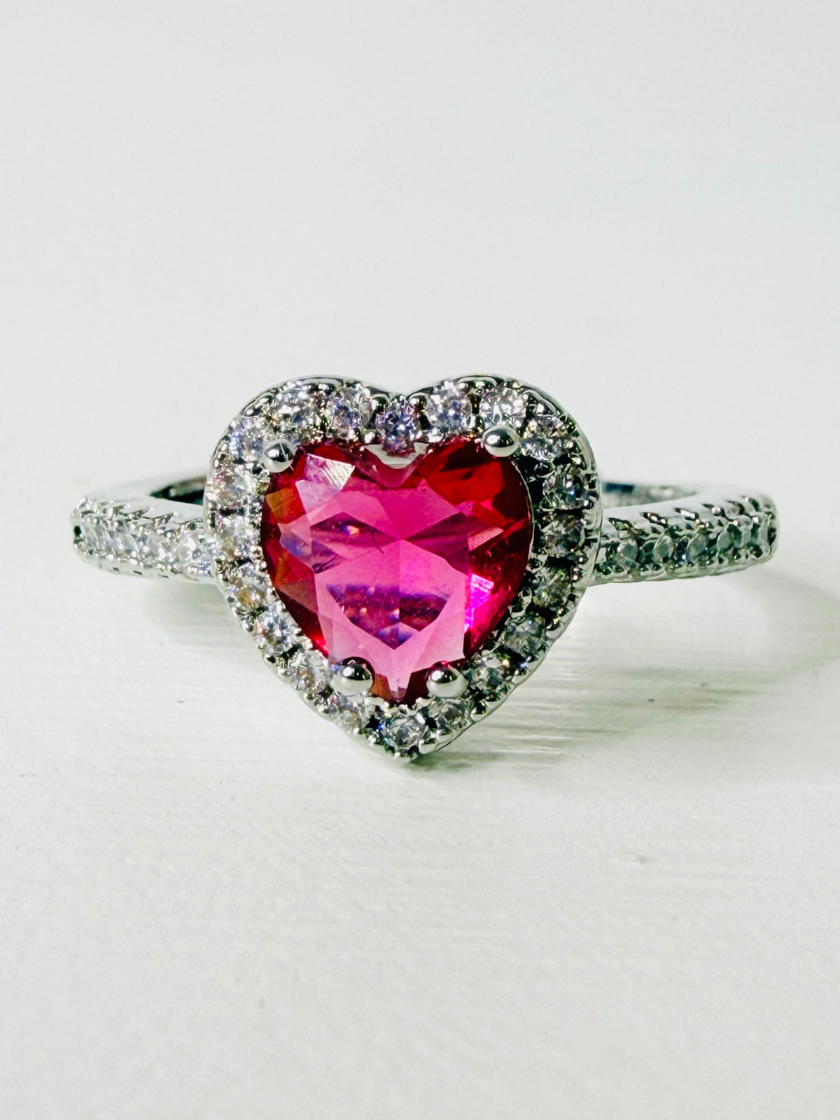 Anello cuore di rubino