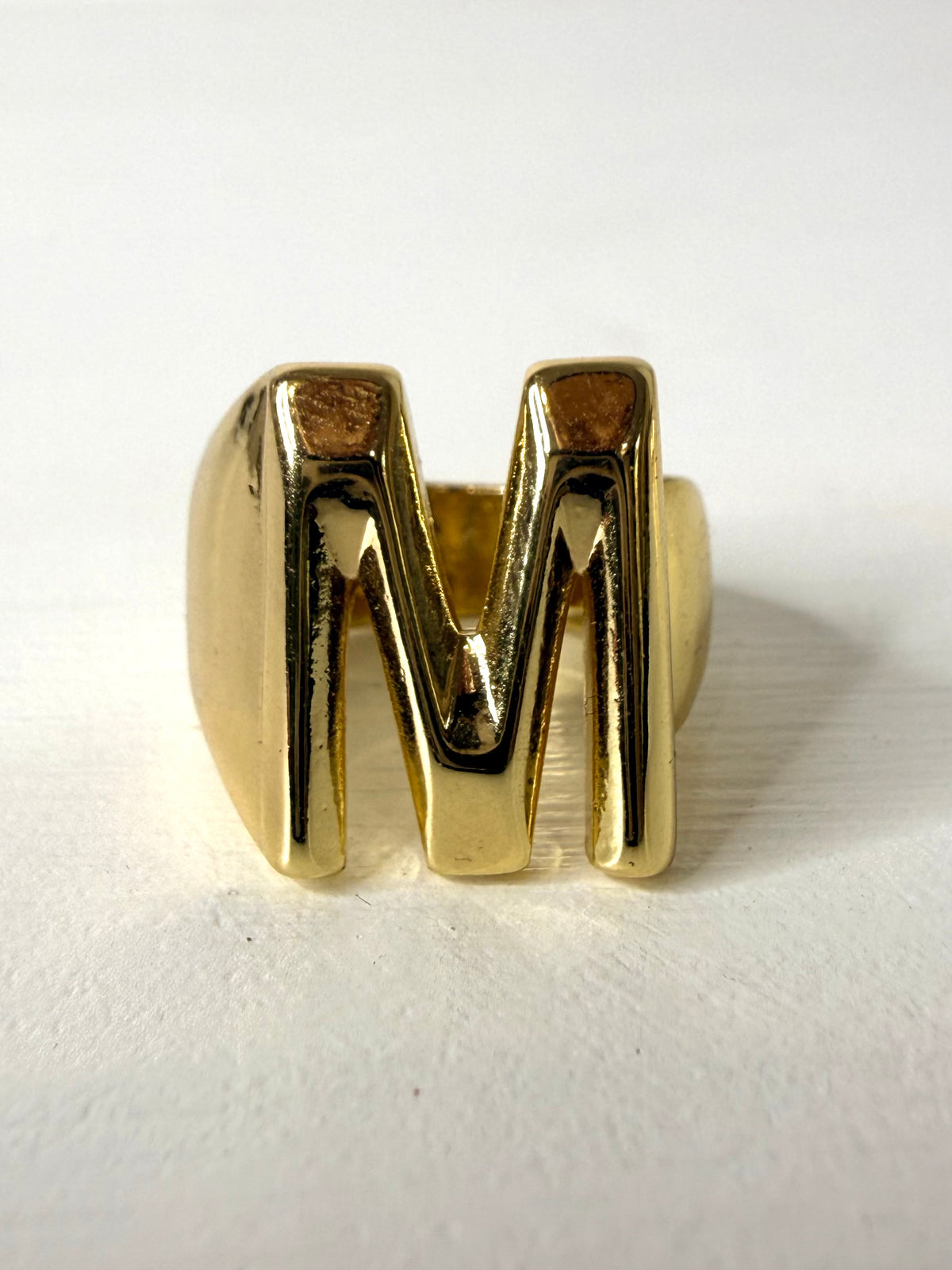 Anello lettera bold
