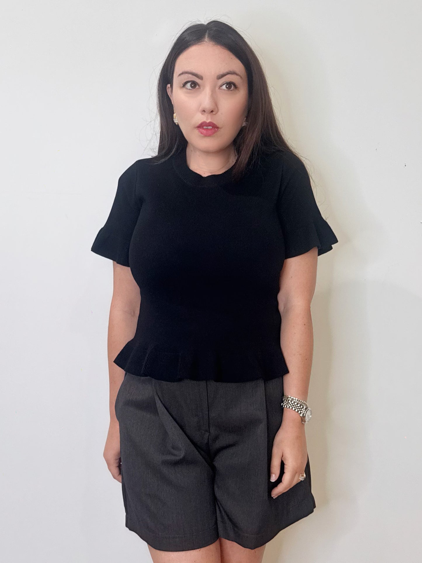 Maglia nera con volant