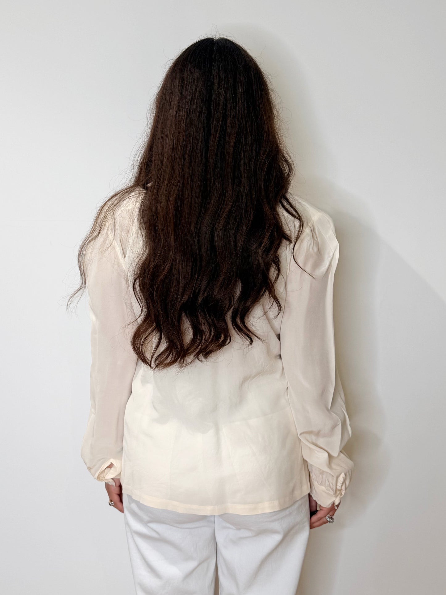 Camicia in pura seta ricamata a mano
