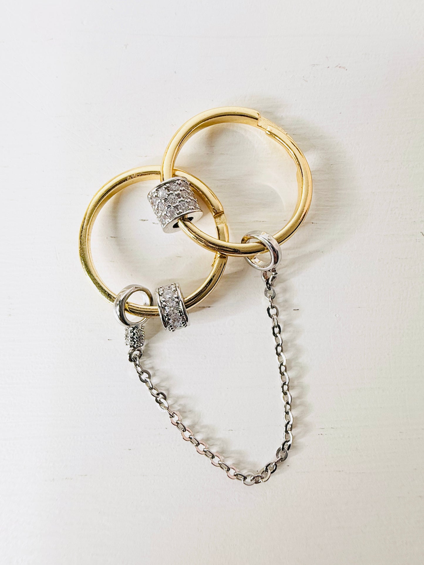 Anello doppia fascia con catena